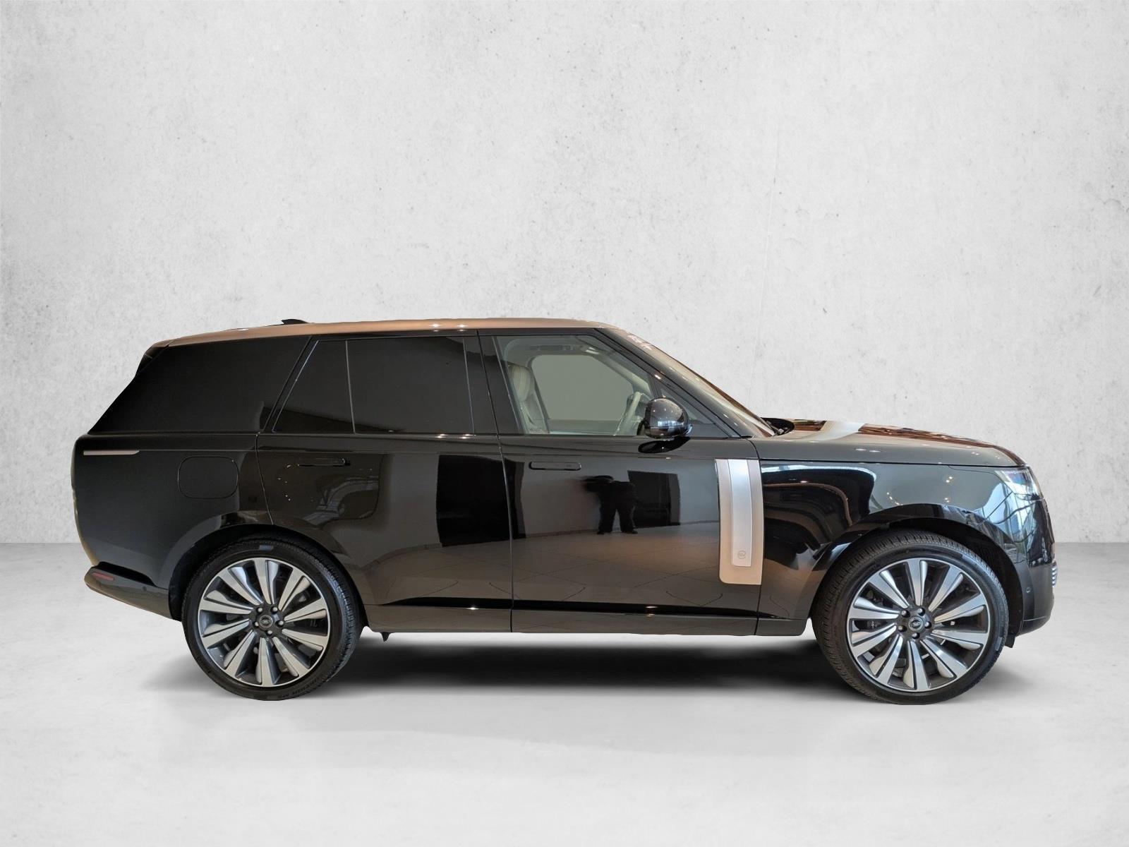 2025 Land Rover Range Rover SV photo 4
