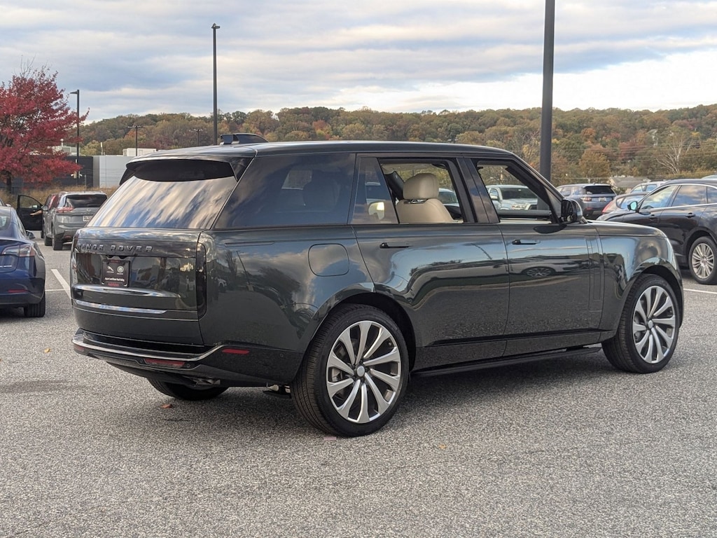 New 2025 Land Rover Range Rover P530 SE 7 Seat SUV