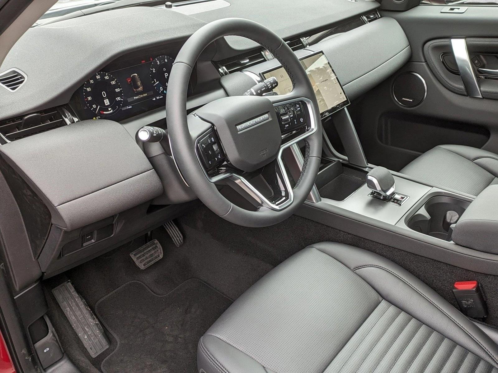 2025 Land Rover Discovery Sport S photo 3