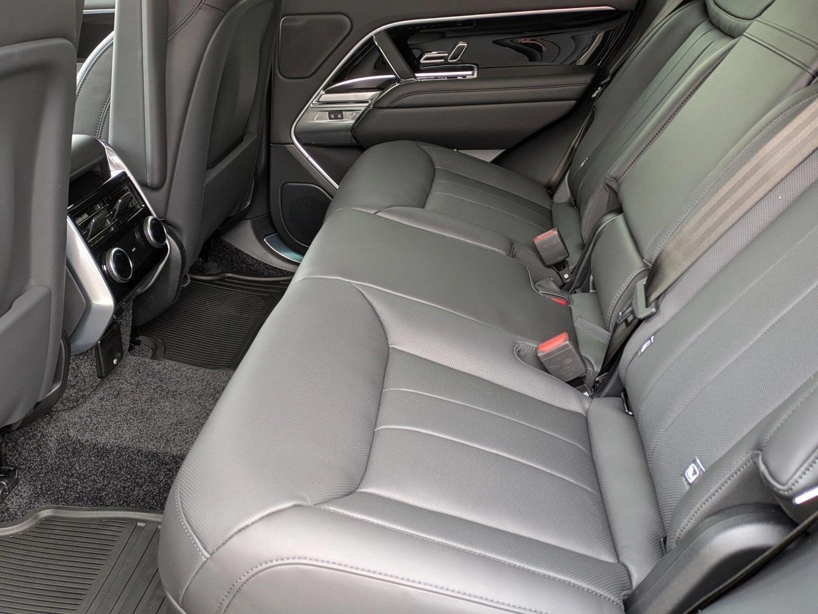 2026 Land Rover Range Rover SE - Photo 17