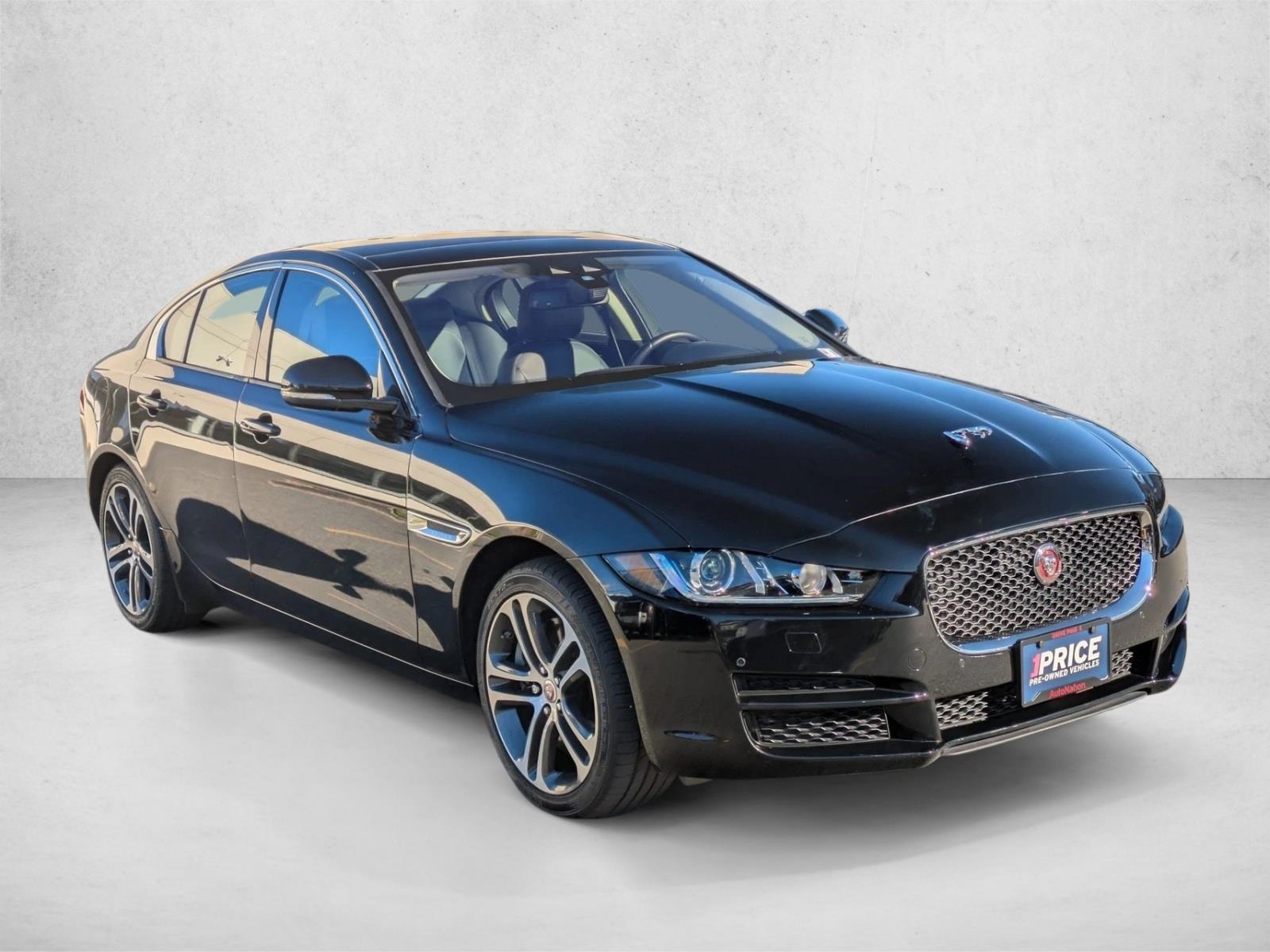 2017 Jaguar XE Premium photo 3