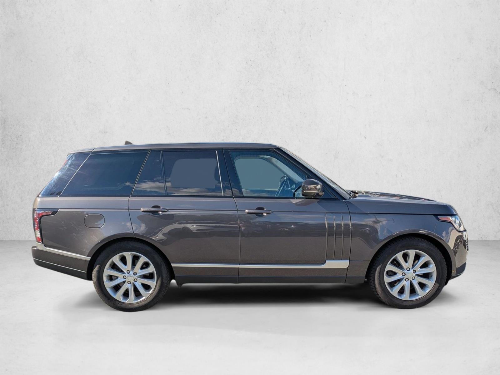 2016 Land Rover Range Rover HSE photo 4