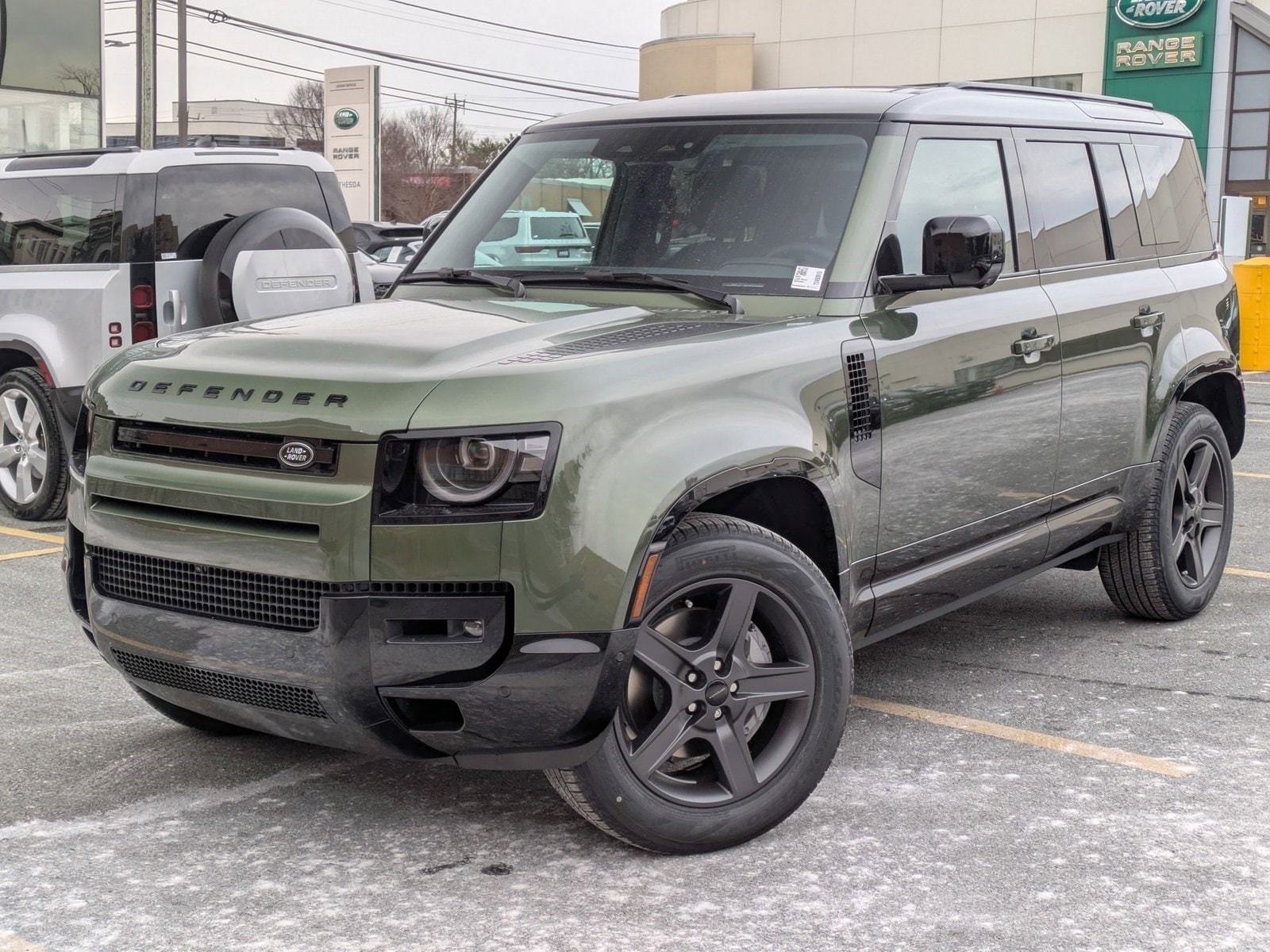 2026 Land Rover Defender X-Dynamic SE's photo