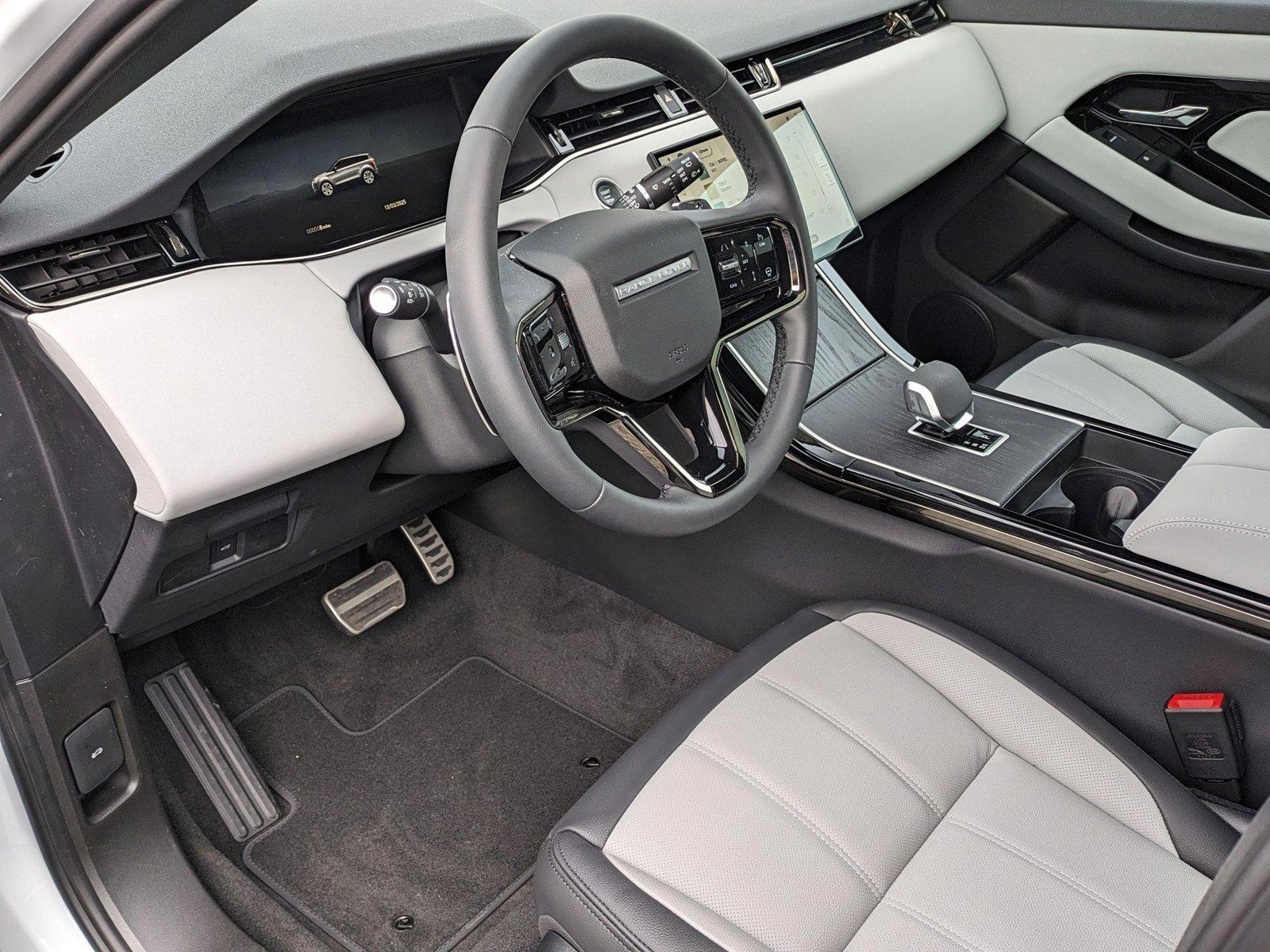 2026 Land Rover Range Rover Evoque Dynamic SE photo 2
