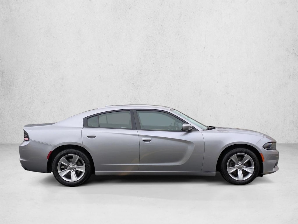 Used 2017 Dodge Charger SXT Sedan