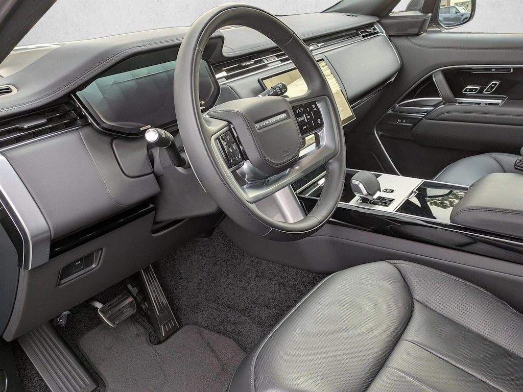 New 2025 Land Rover Range Rover P400 SE SUV