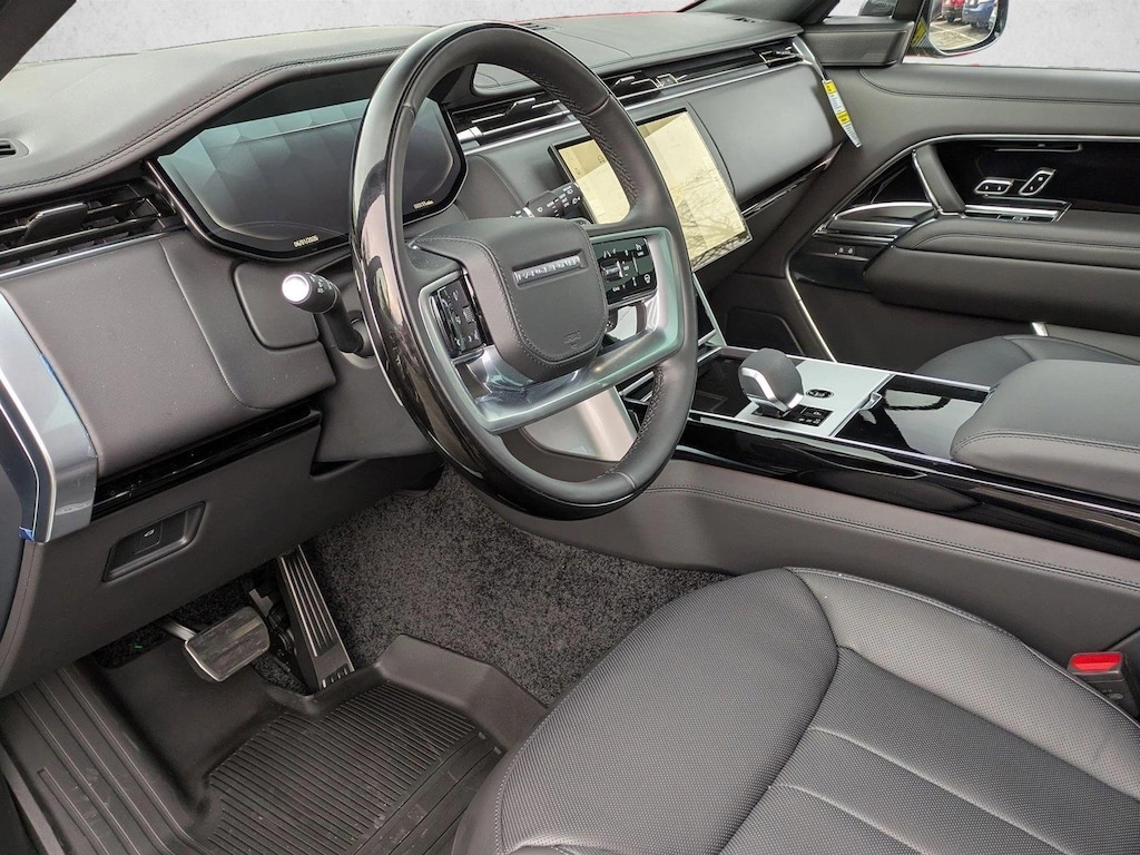 New 2025 Land Rover Range Rover P400 SE SUV