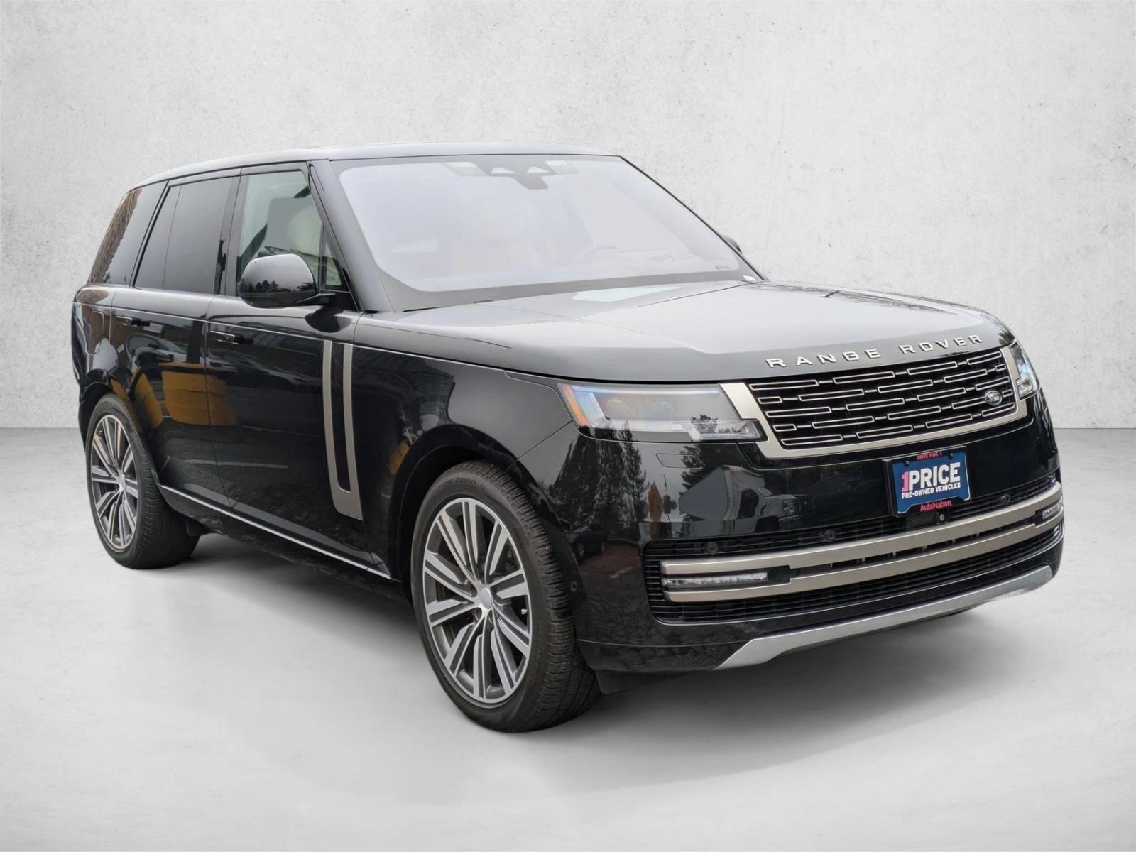 2023 Land Rover Range Rover SE photo 3