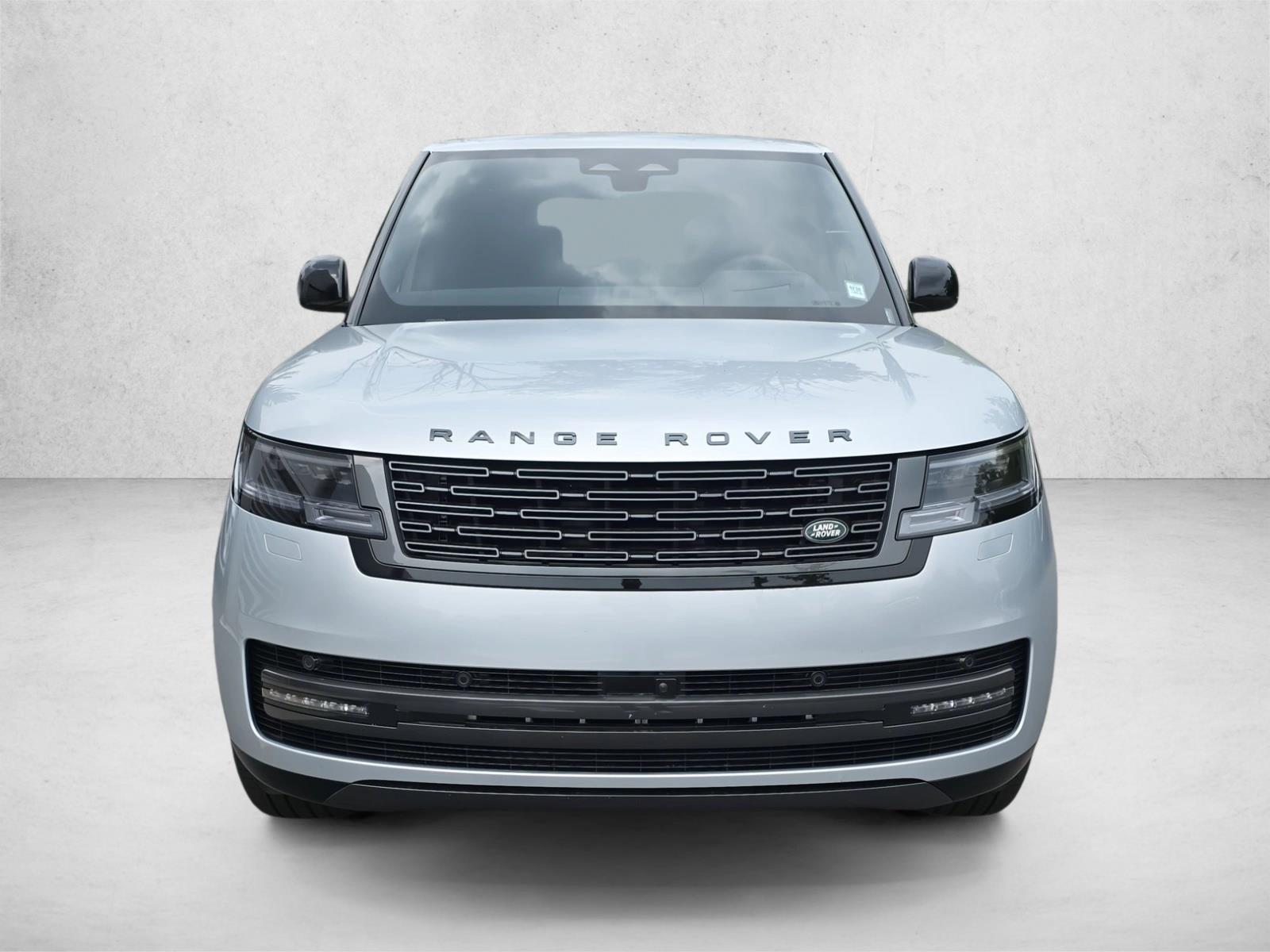 2025 Land Rover Range Rover SE photo 2