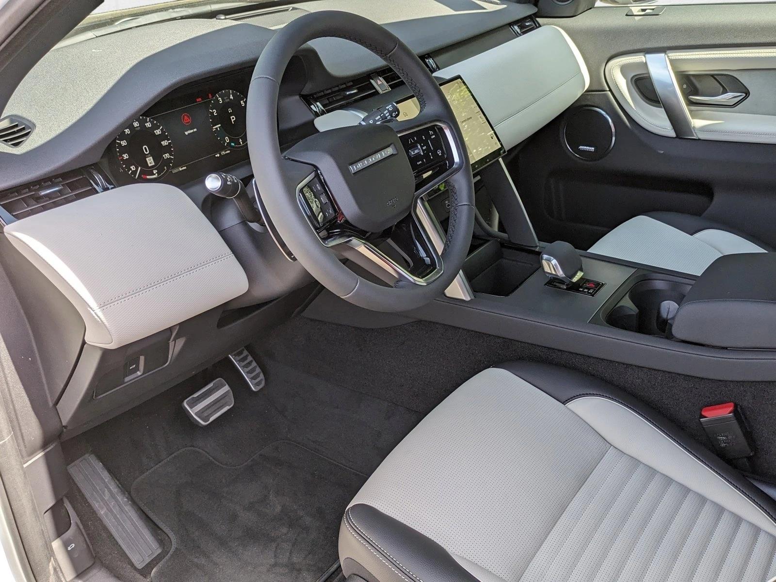 2024 Land Rover Discovery Sport Dynamic SE photo 2