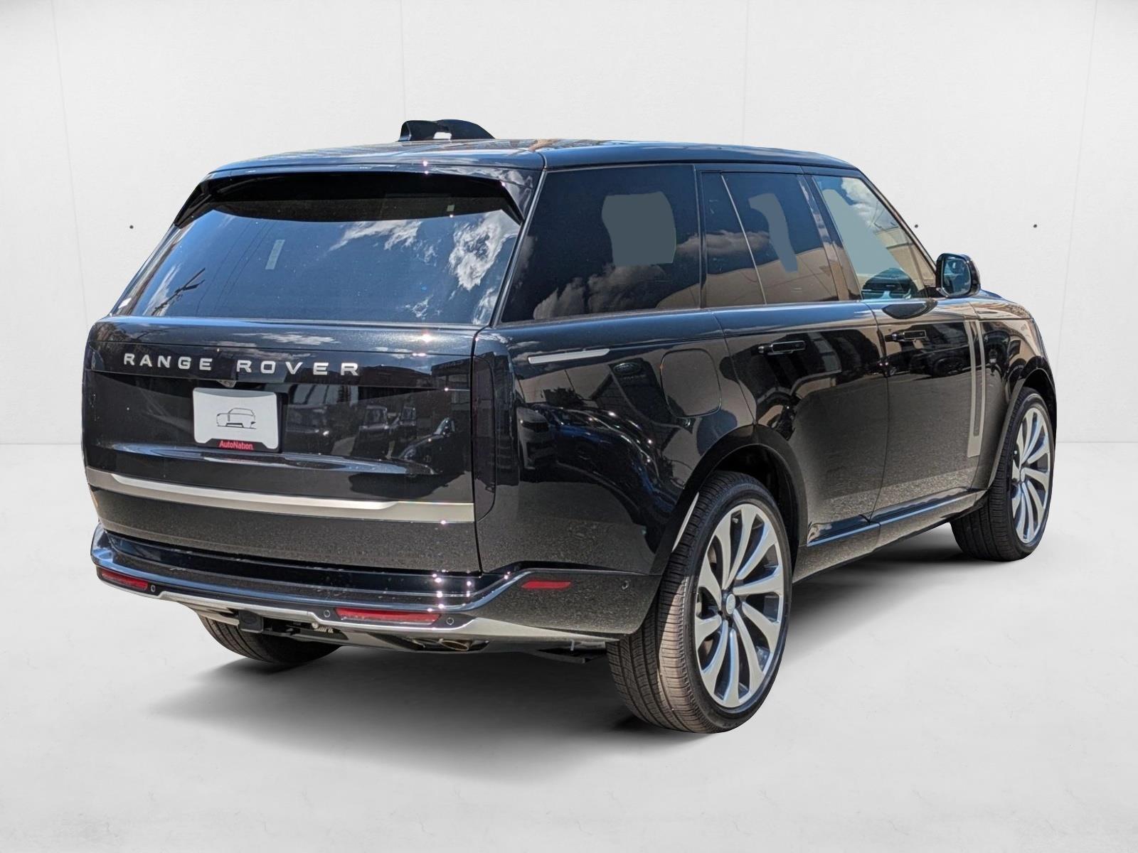 2025 Land Rover Range Rover SE photo 2