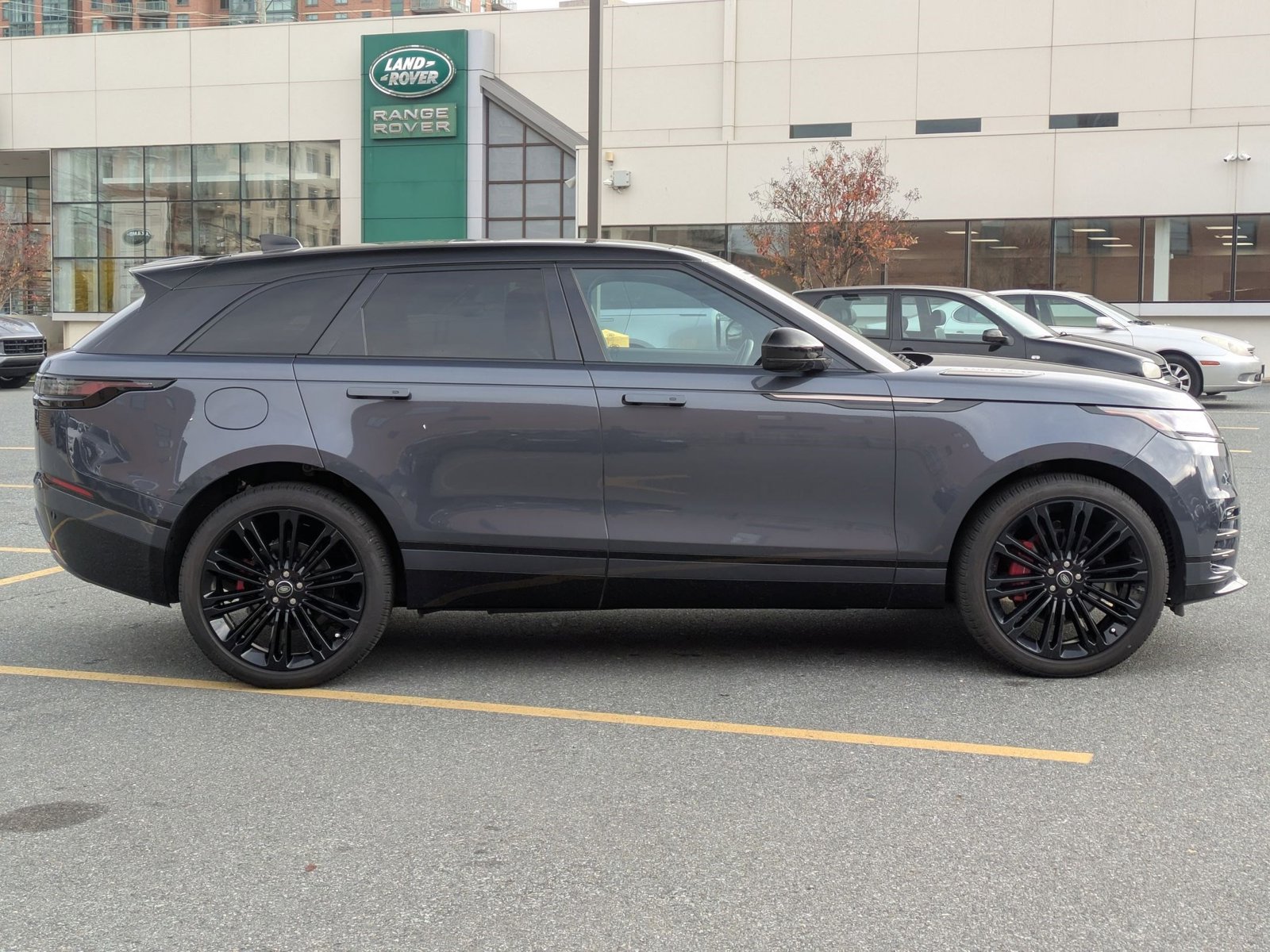 2025 Land Rover Range Rover Velar P250 Dynamic SE photo 4