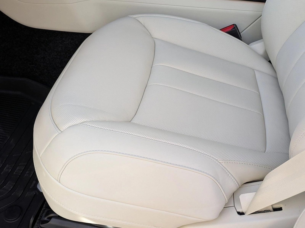 New 2026 Land Rover Range Rover P530 SE SUV