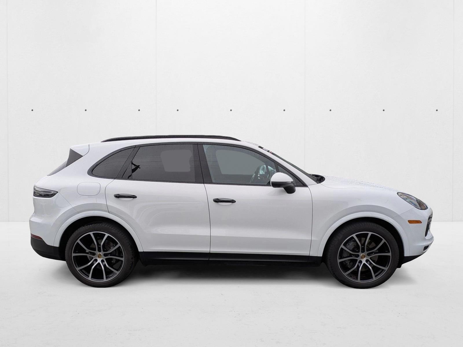 2021 Porsche Cayenne S photo 3