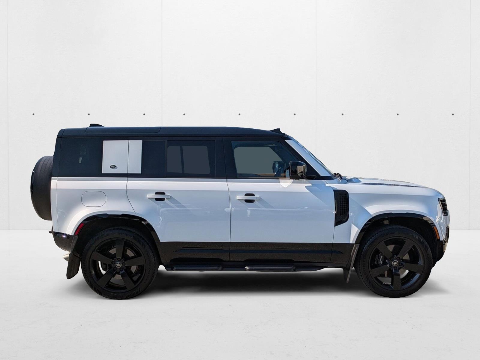 2023 Land Rover Defender 110 V8 photo 4