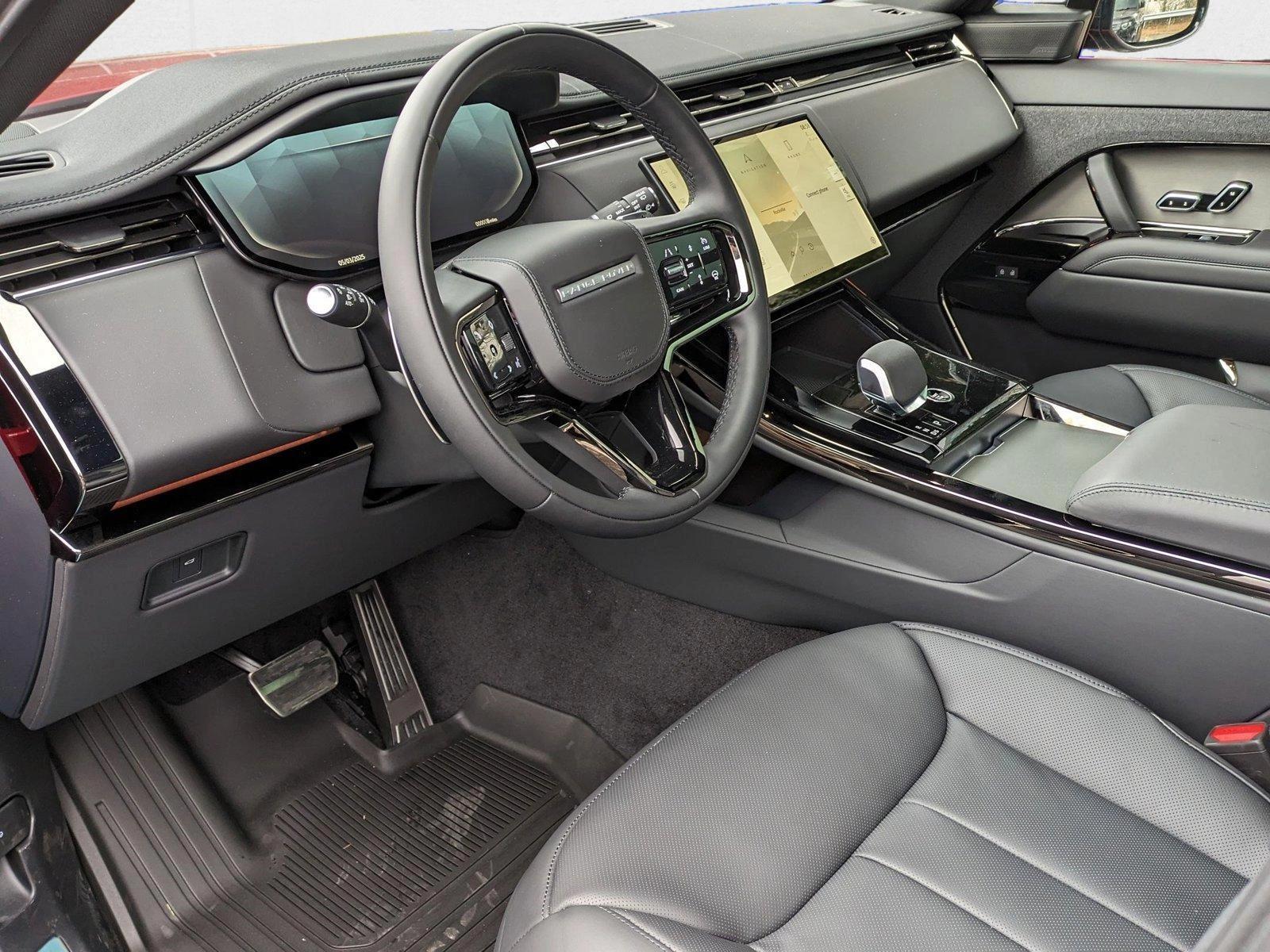 2025 Land Rover Range Rover Sport P530 Dynamic SE photo 3