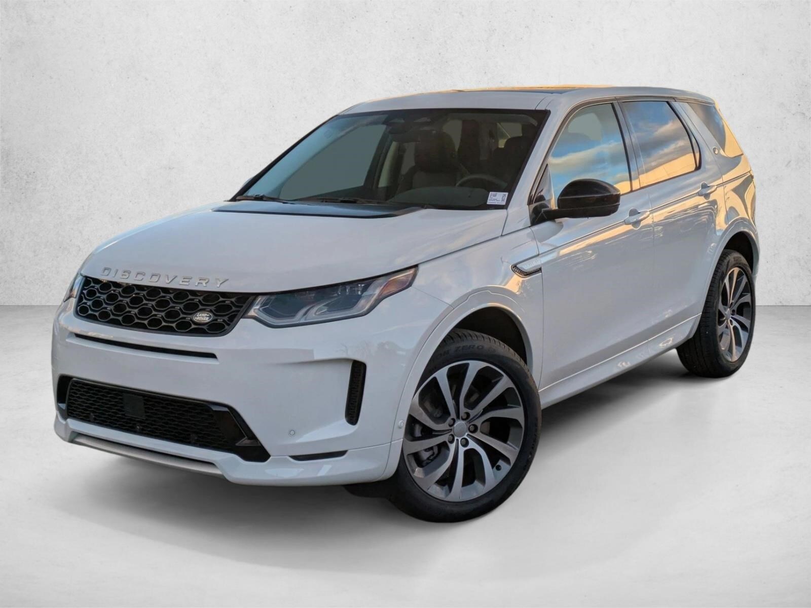 2025 Land Rover Discovery Sport 2.0 S's photo