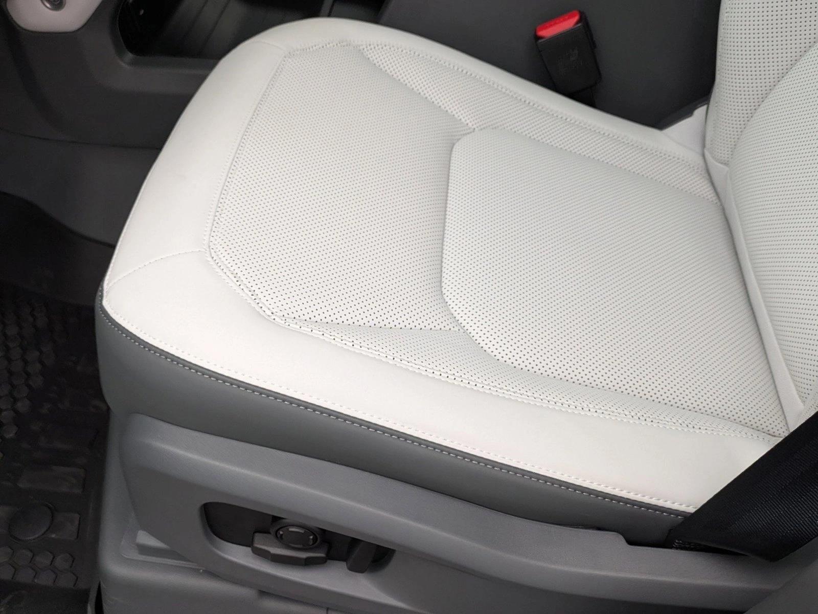 2026 Land Rover Defender 110 S photo 4