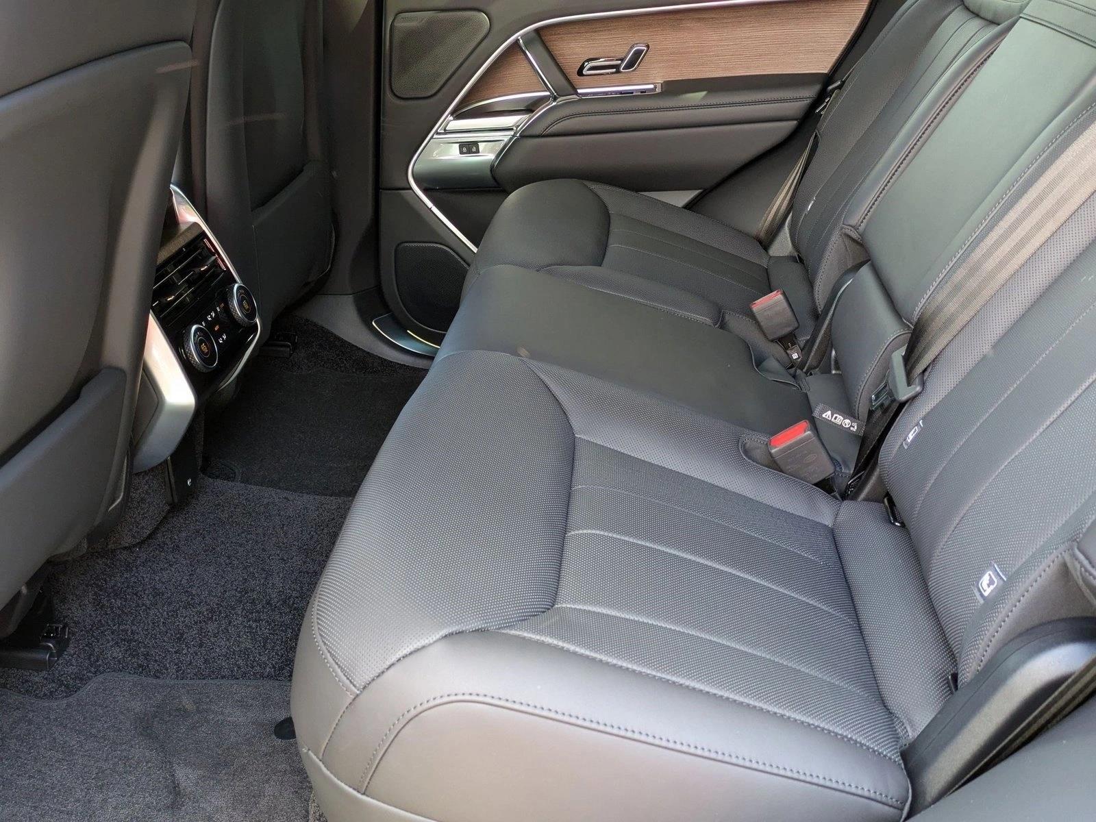 2025 Land Rover Range Rover SE - Photo 17