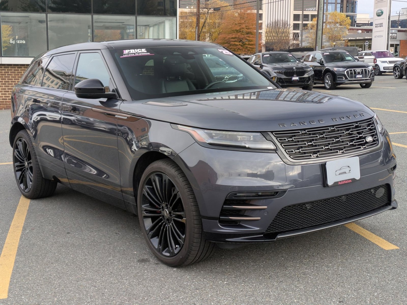 2025 Land Rover Range Rover Velar P250 Dynamic SE photo 3