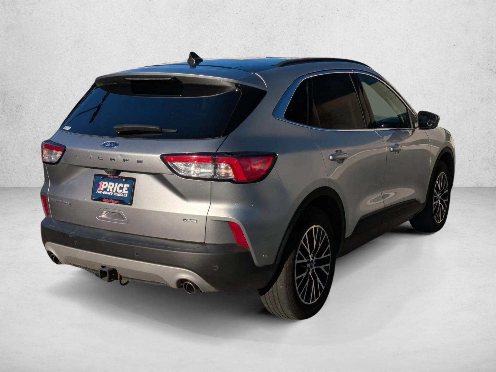 2021 Ford Escape Titanium Plug-In Hybrid photo 2