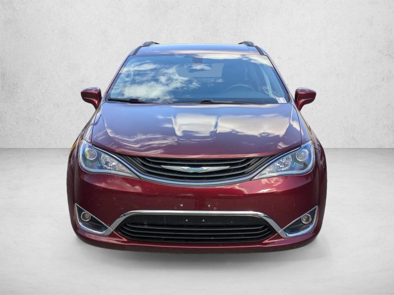 2018 Chrysler Pacifica Hybrid Touring L photo 2