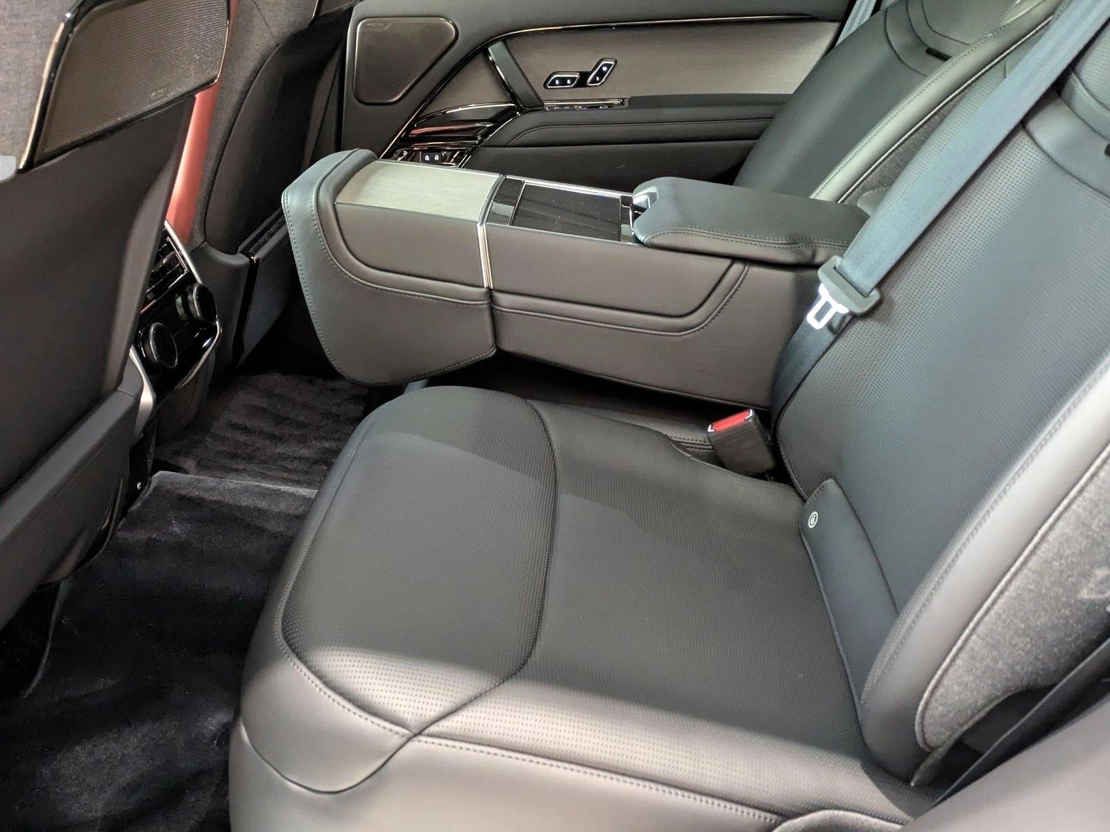 2026 Land Rover Range Rover SV - Photo 17