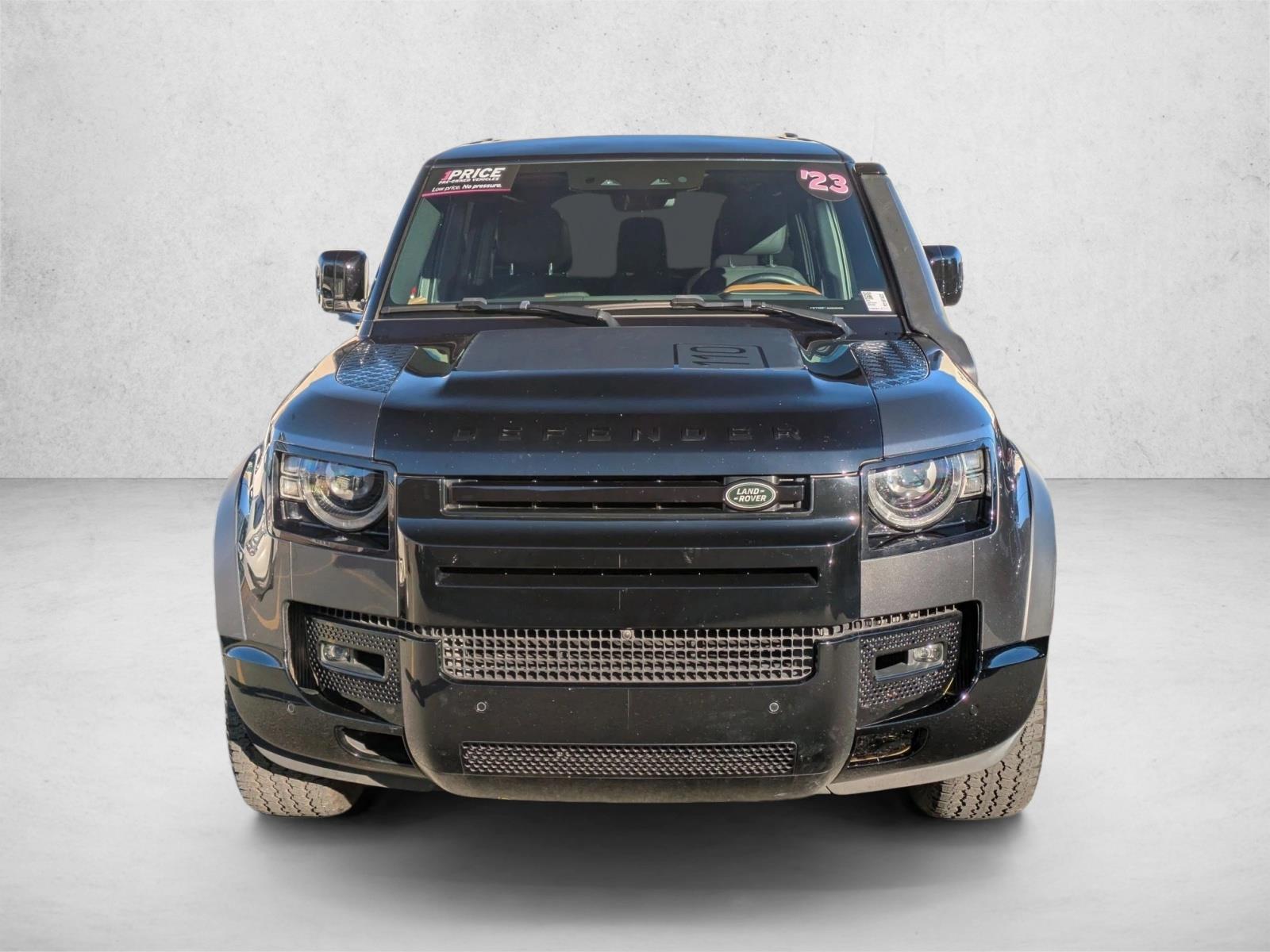 2023 Land Rover Defender 110 photo 2