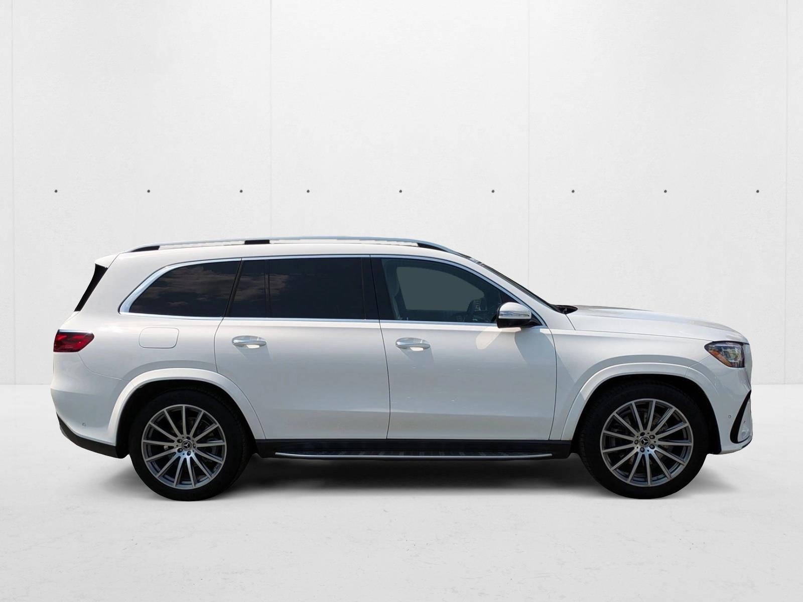 2025 Mercedes Benz GLS 580 4MATIC photo 4
