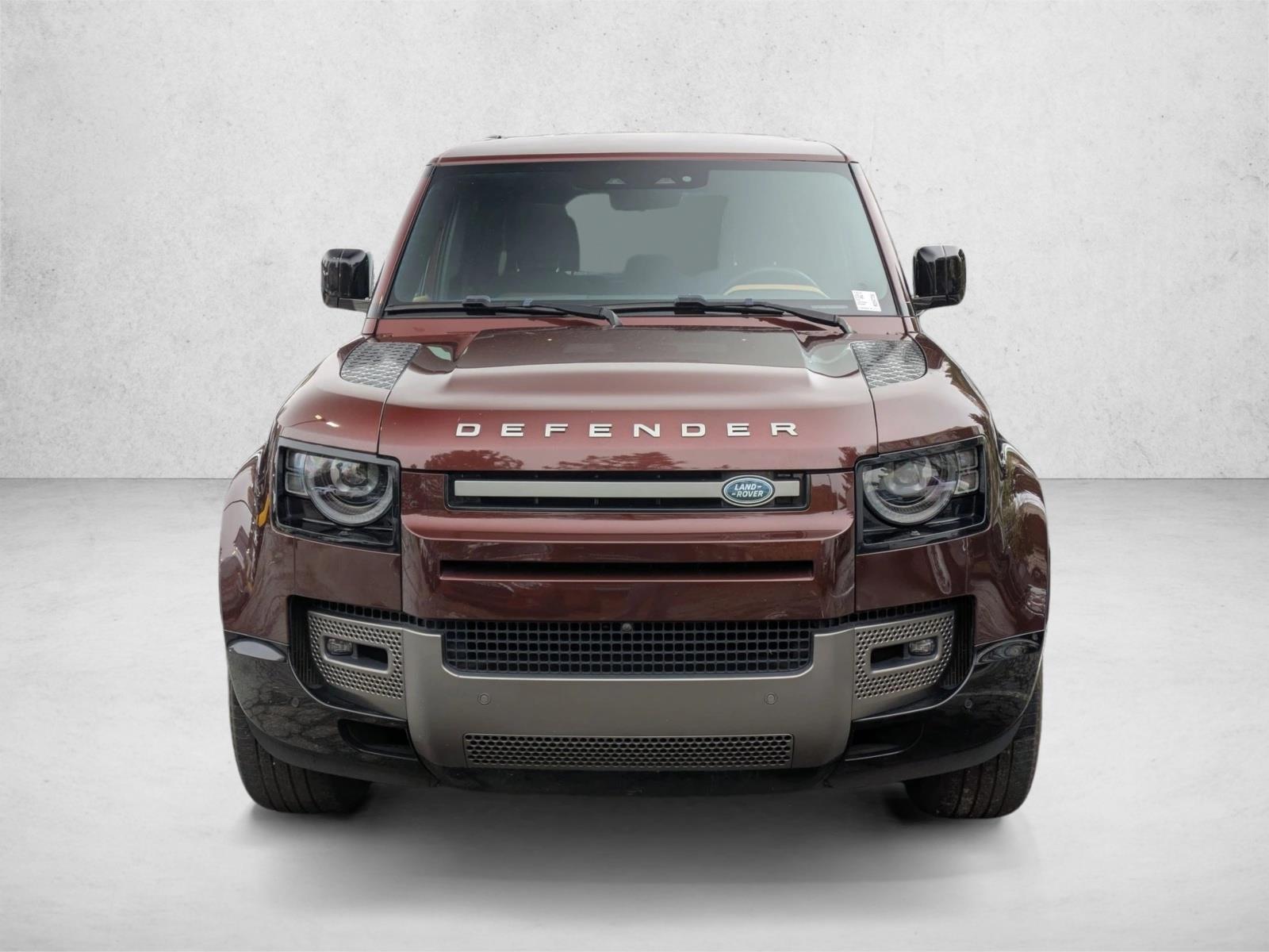 2024 Land Rover Defender 130 X-Dynamic SE photo 2