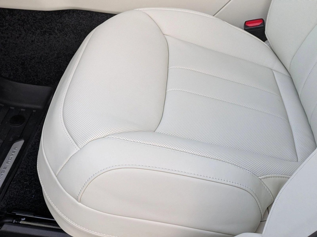 New 2025 Land Rover Range Rover P400 SE SUV