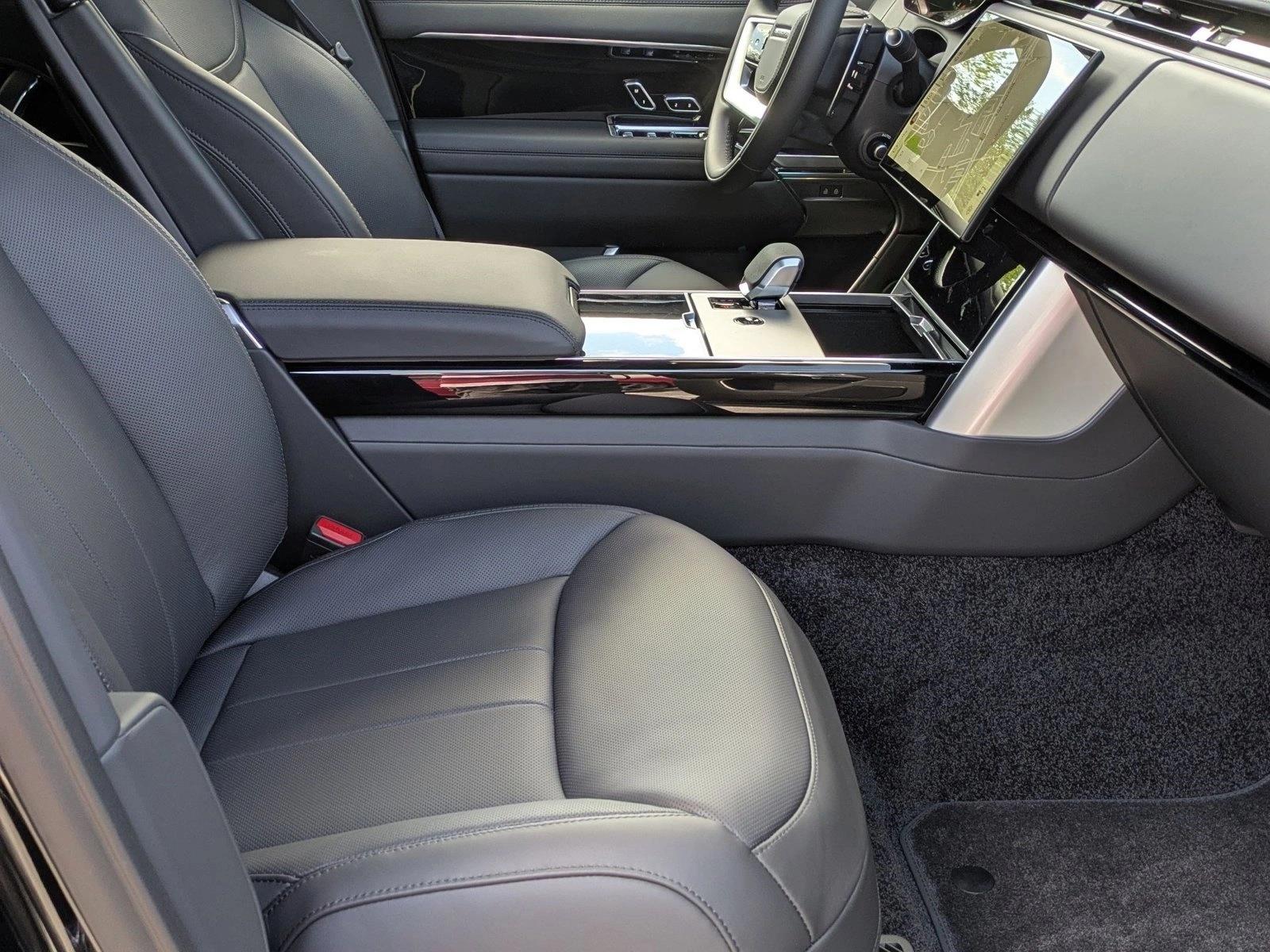 2026 Land Rover Range Rover SE - Photo 18