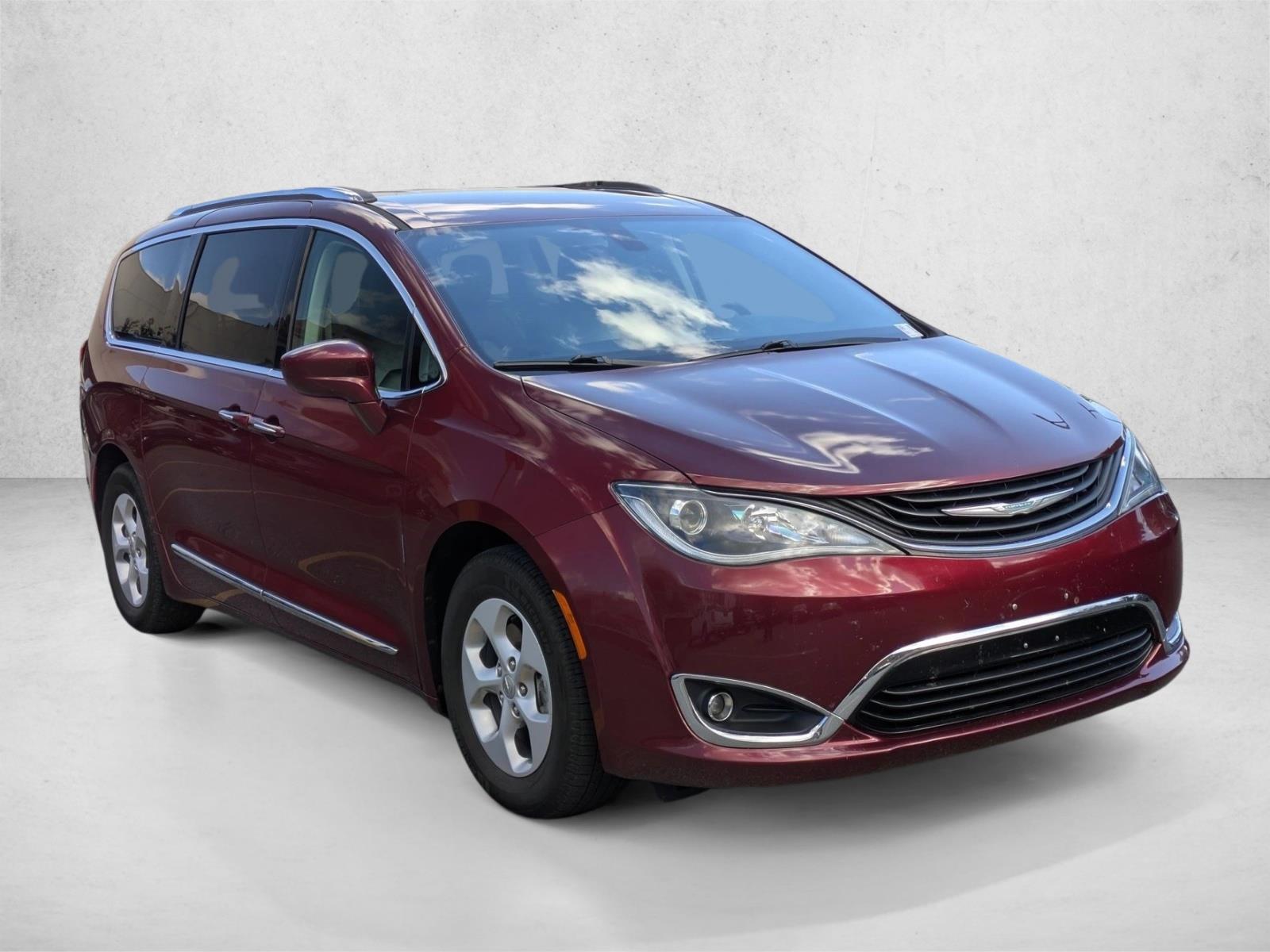 2018 Chrysler Pacifica Hybrid Touring L photo 3