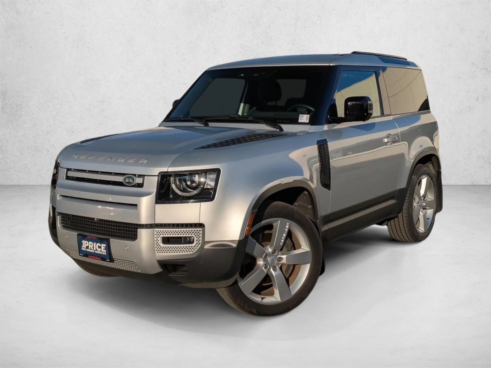 2023 Land Rover Defender SE's photo