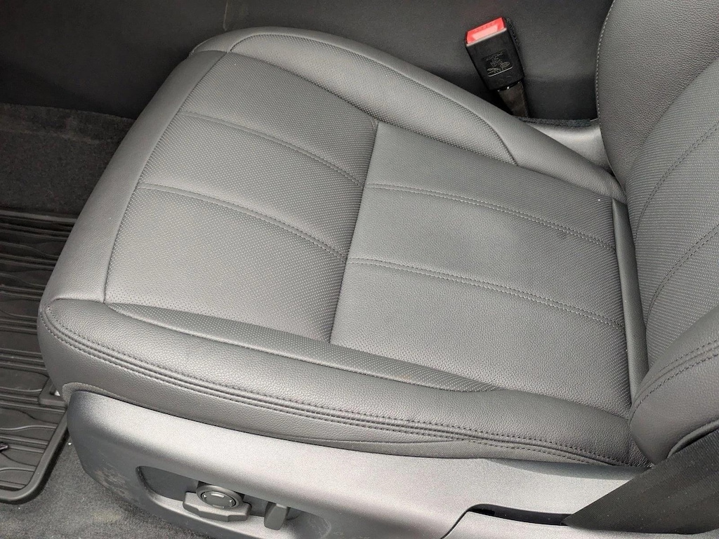 New 2026 Land Rover Range Rover Evoque Dynamic SE SUV