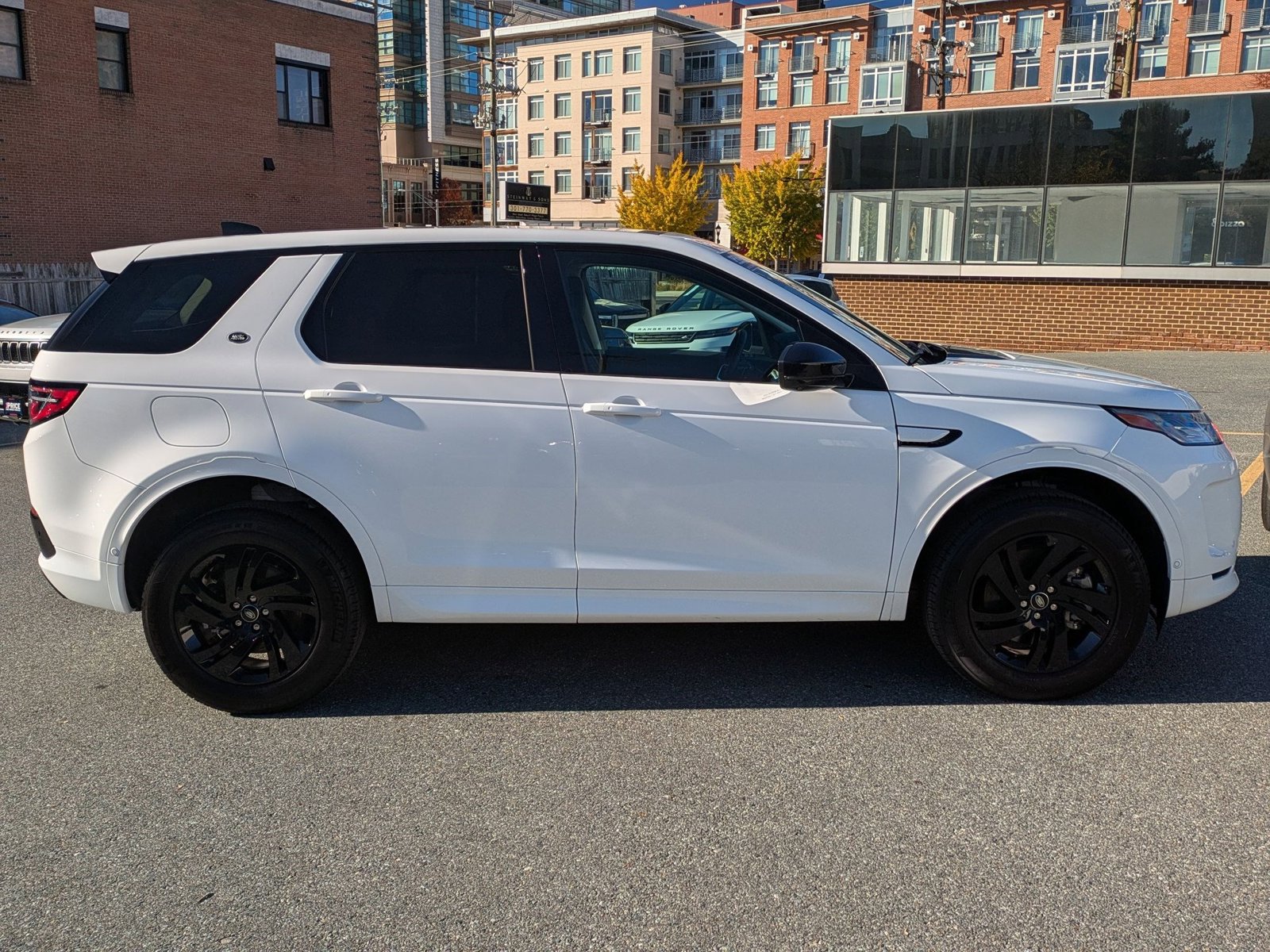 2025 Land Rover Discovery Sport S photo 4