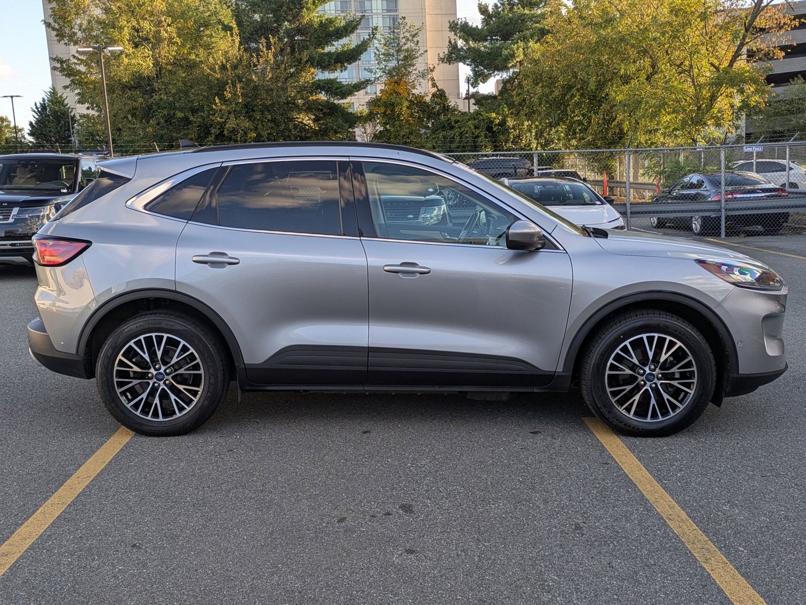 2021 Ford Escape Titanium Plug-In Hybrid photo 4