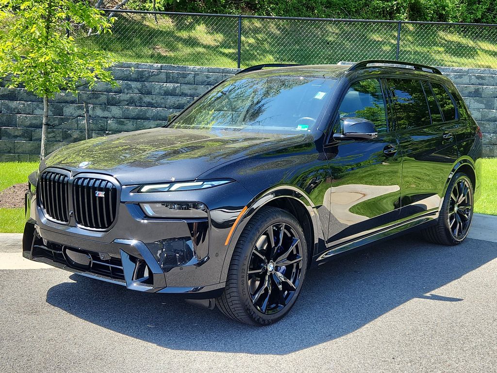 2024 BMW X7 M60i's photo