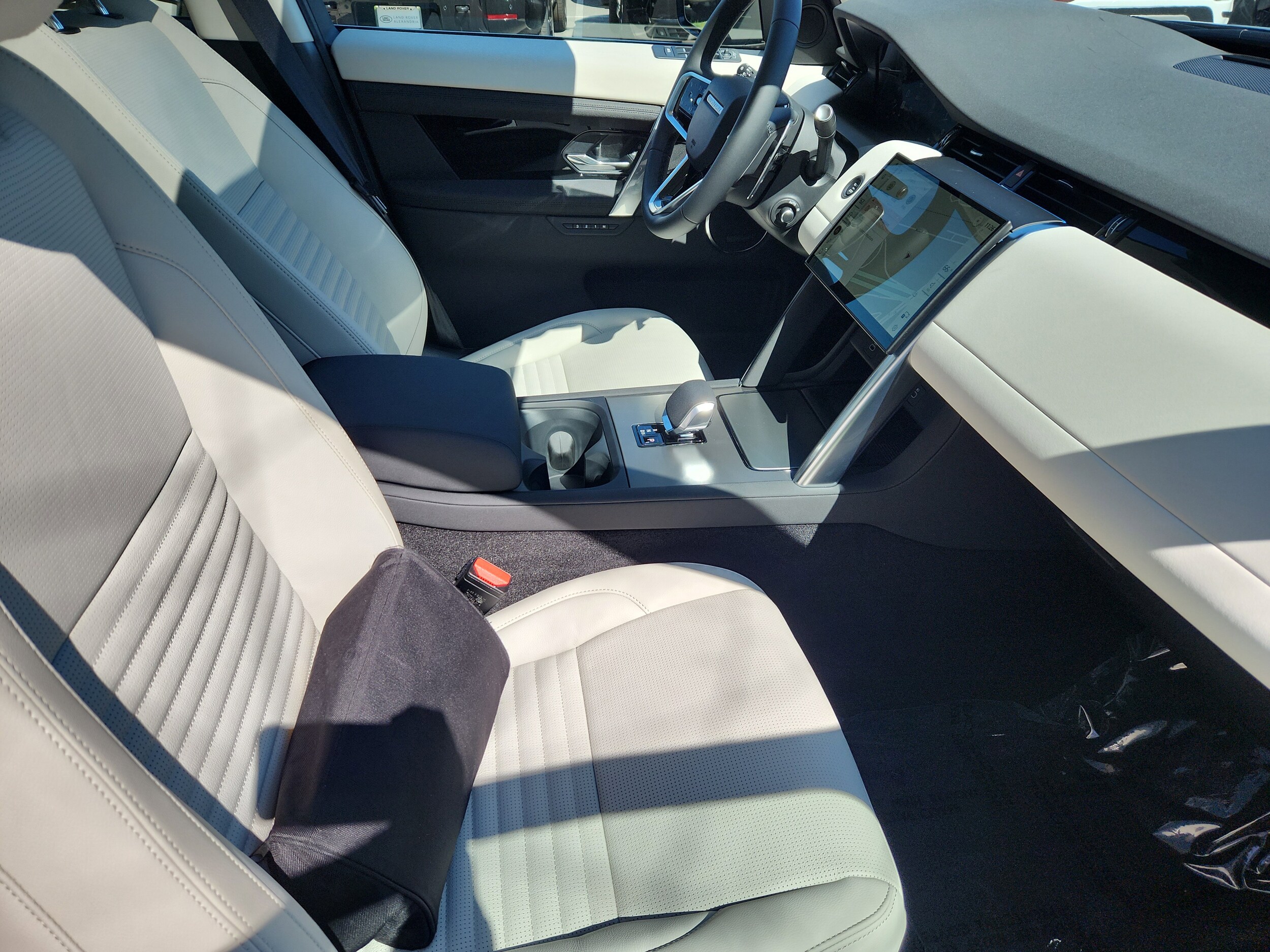 2025 Land Rover Discovery Sport S photo 2