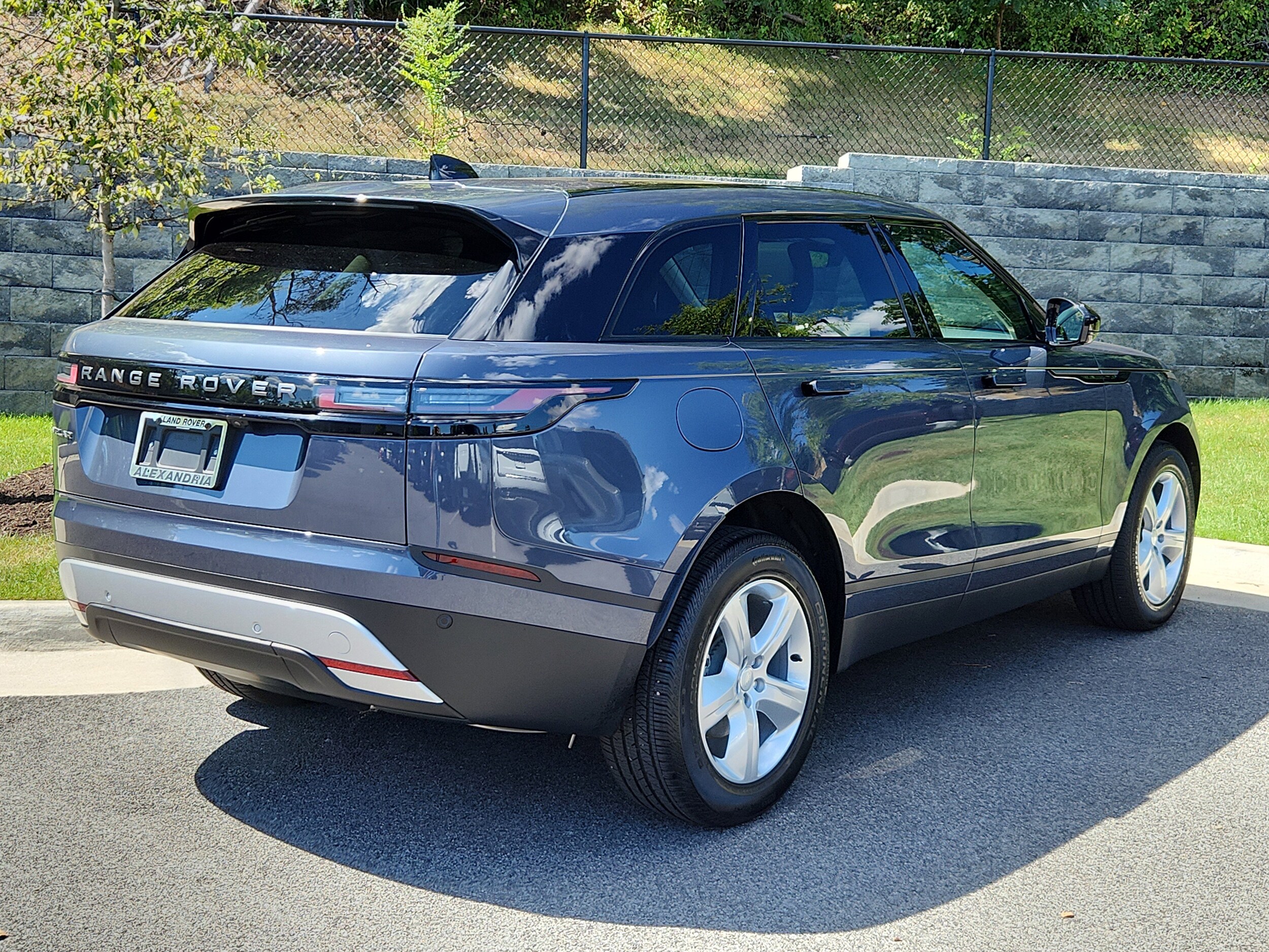 2025 Land Rover Range Rover Velar P250 S photo 2