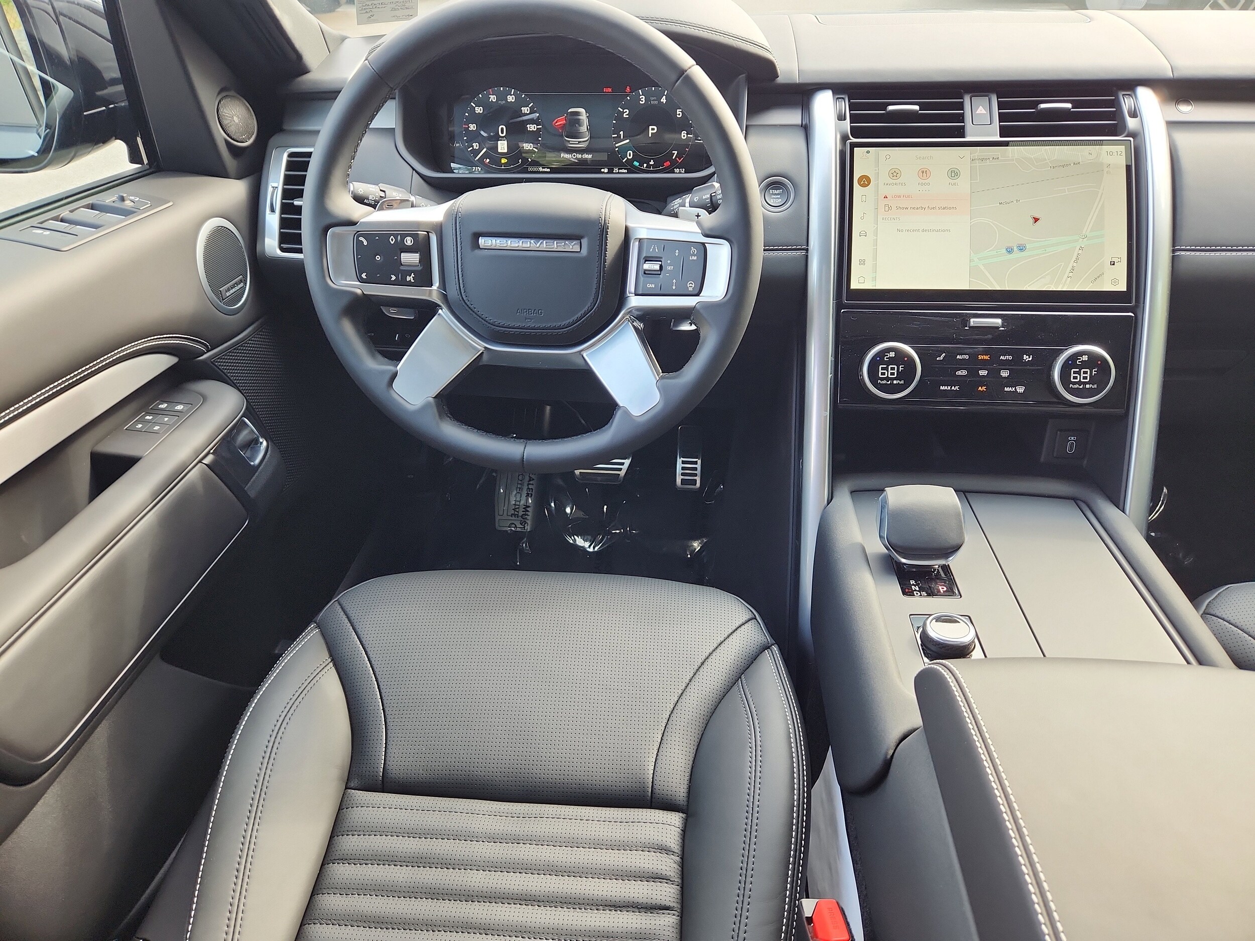 2026 Land Rover Discovery photo 4