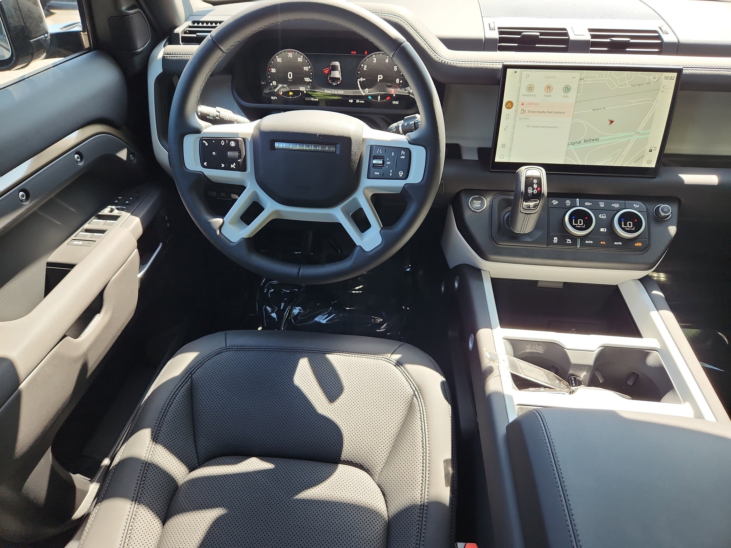 2025 Land Rover Defender 110 S photo 4