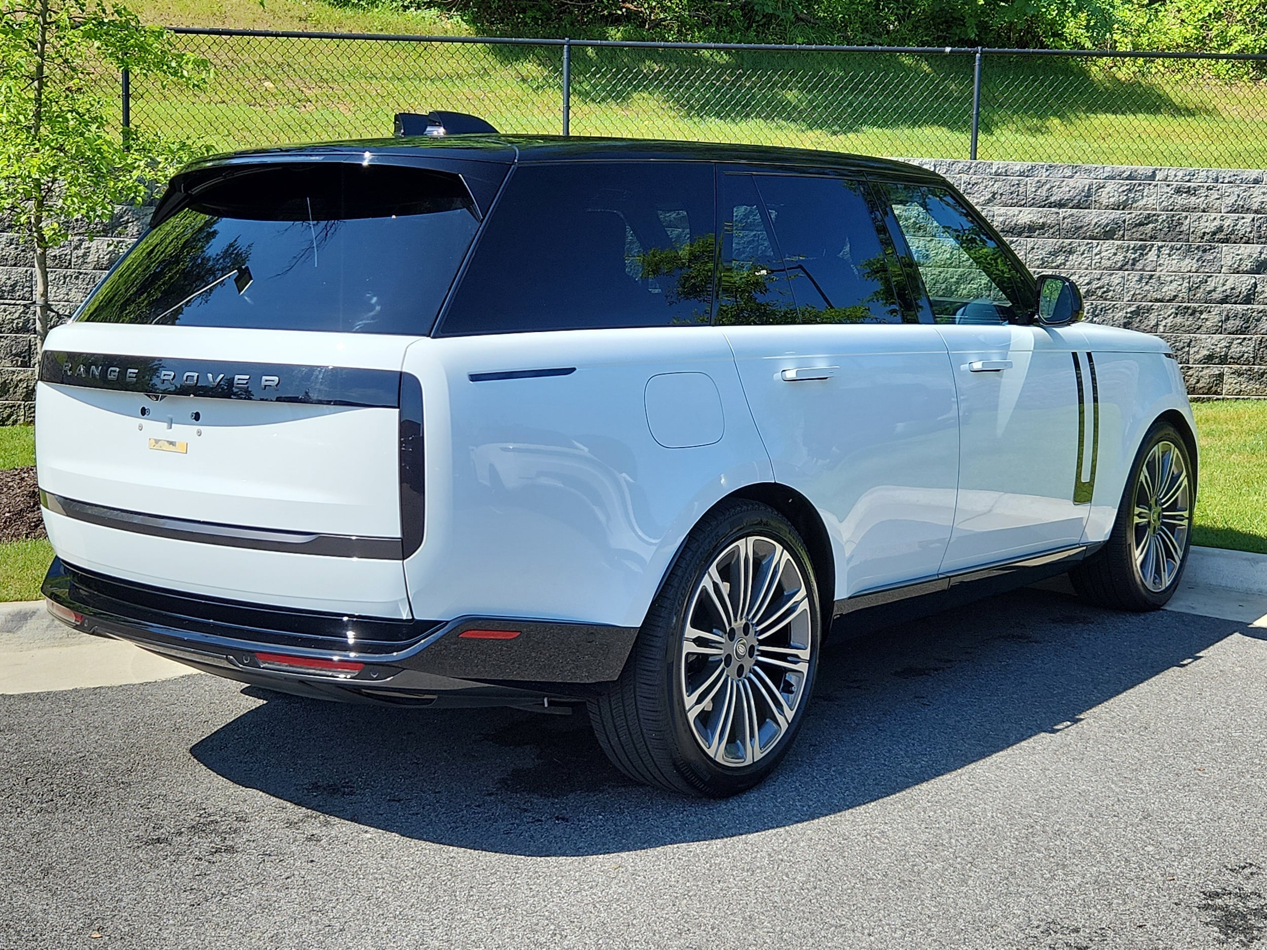 Used 2025 Land Rover Range Rover SE with VIN SALKP9FU0SA277997 for sale in Alexandria, VA