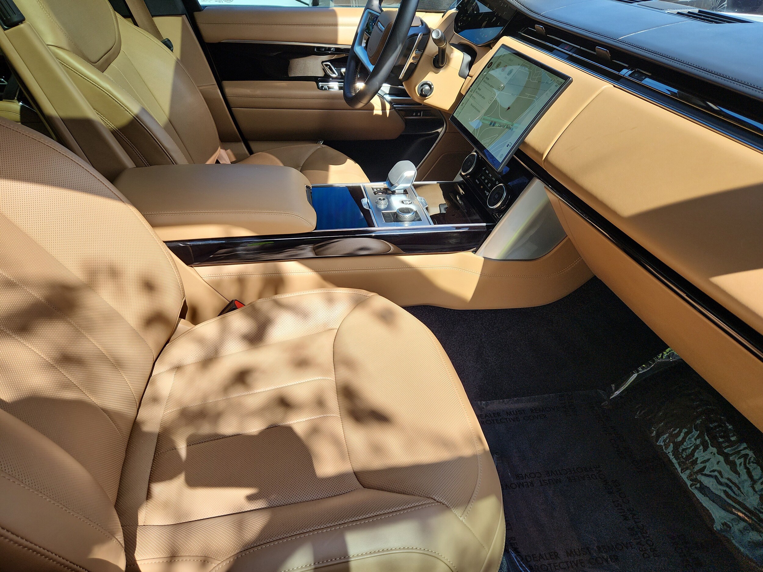 2023 Land Rover Range Rover SE photo 2