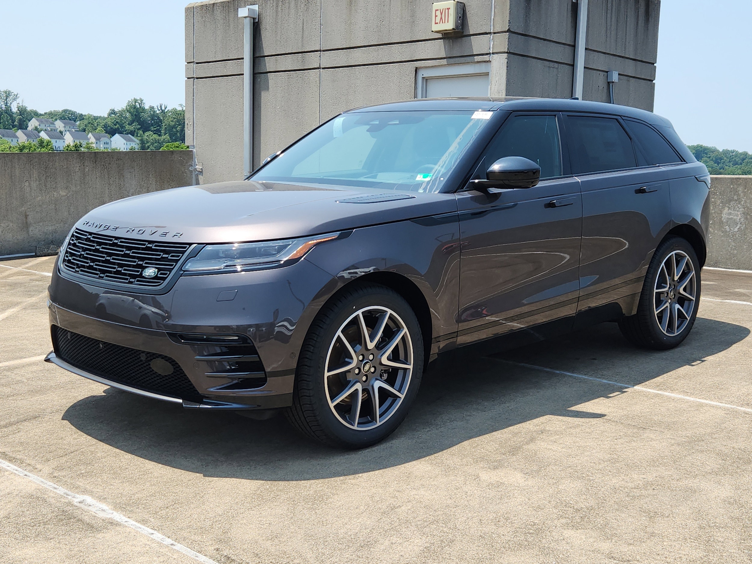 2026 Land Rover Range Rover Velar Dynamic SE's photo