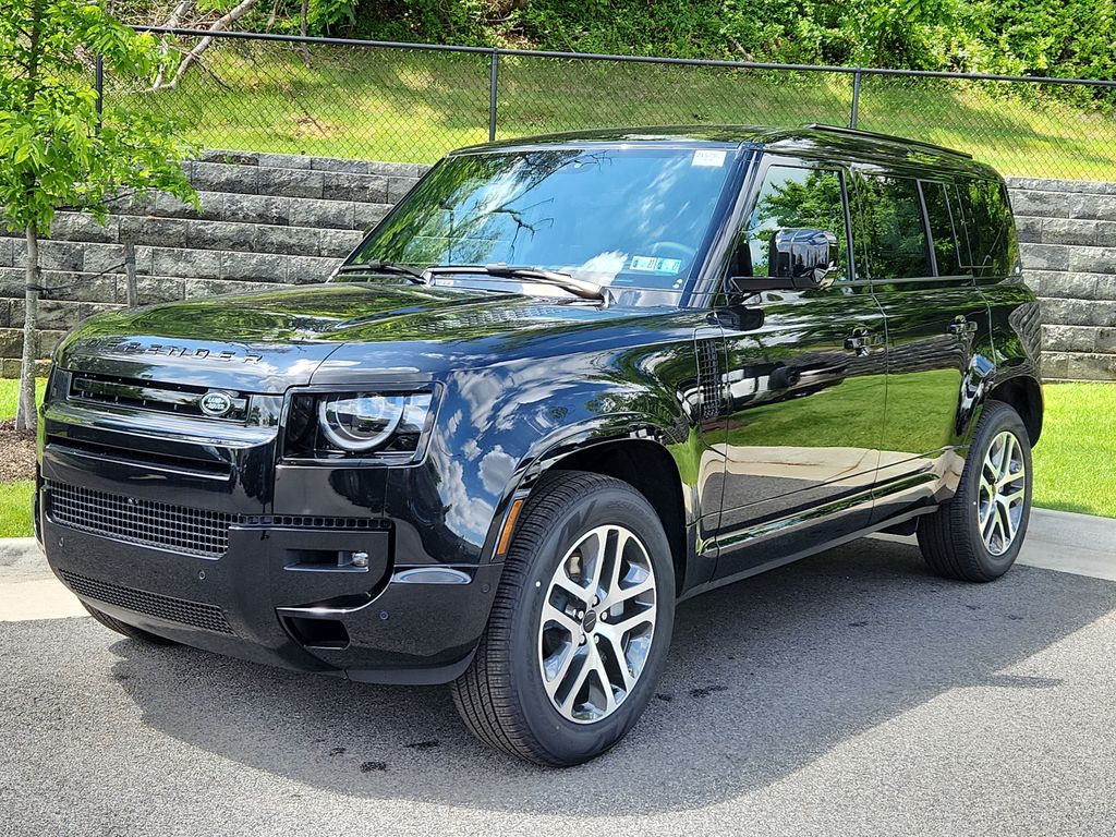 2026 Land Rover Defender 110 X-Dynamic SE P400's photo