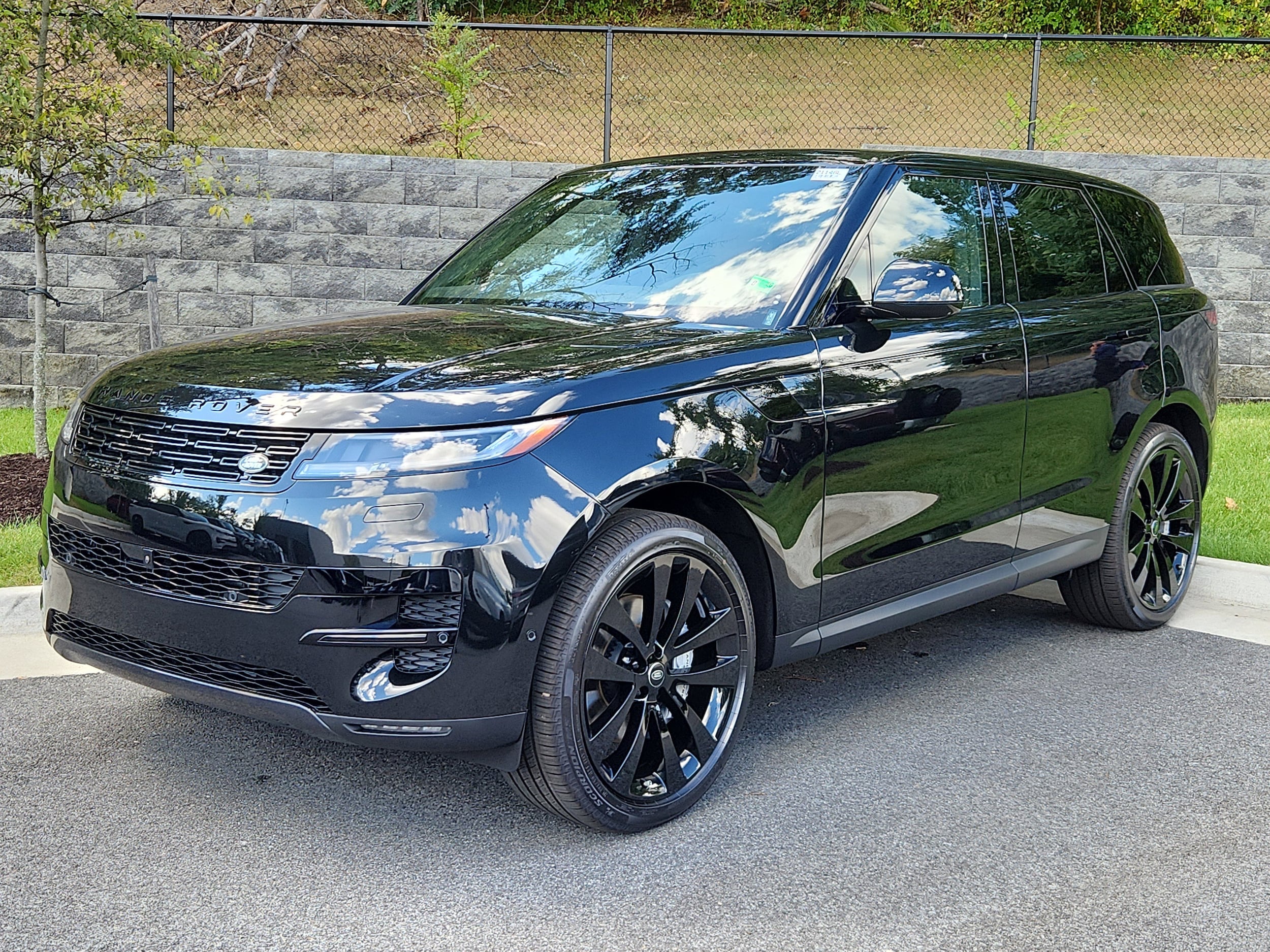2025 Land Rover Range Rover Sport SE