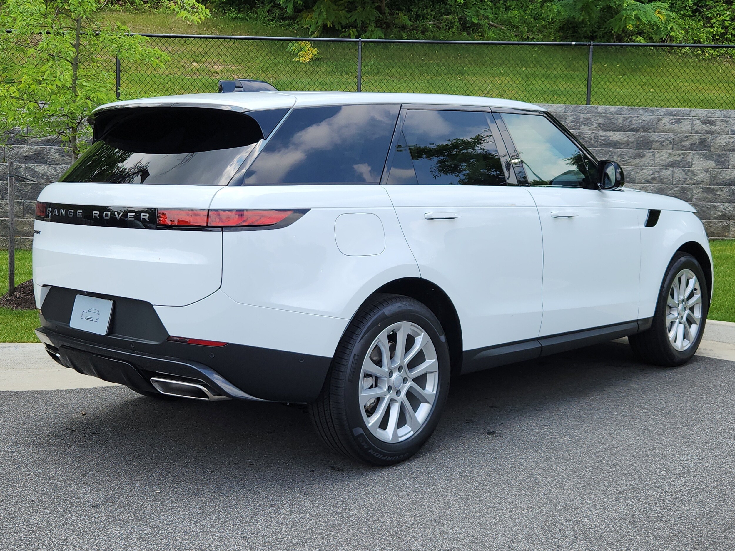 2025 Land Rover Range Rover Sport P360 S photo 2