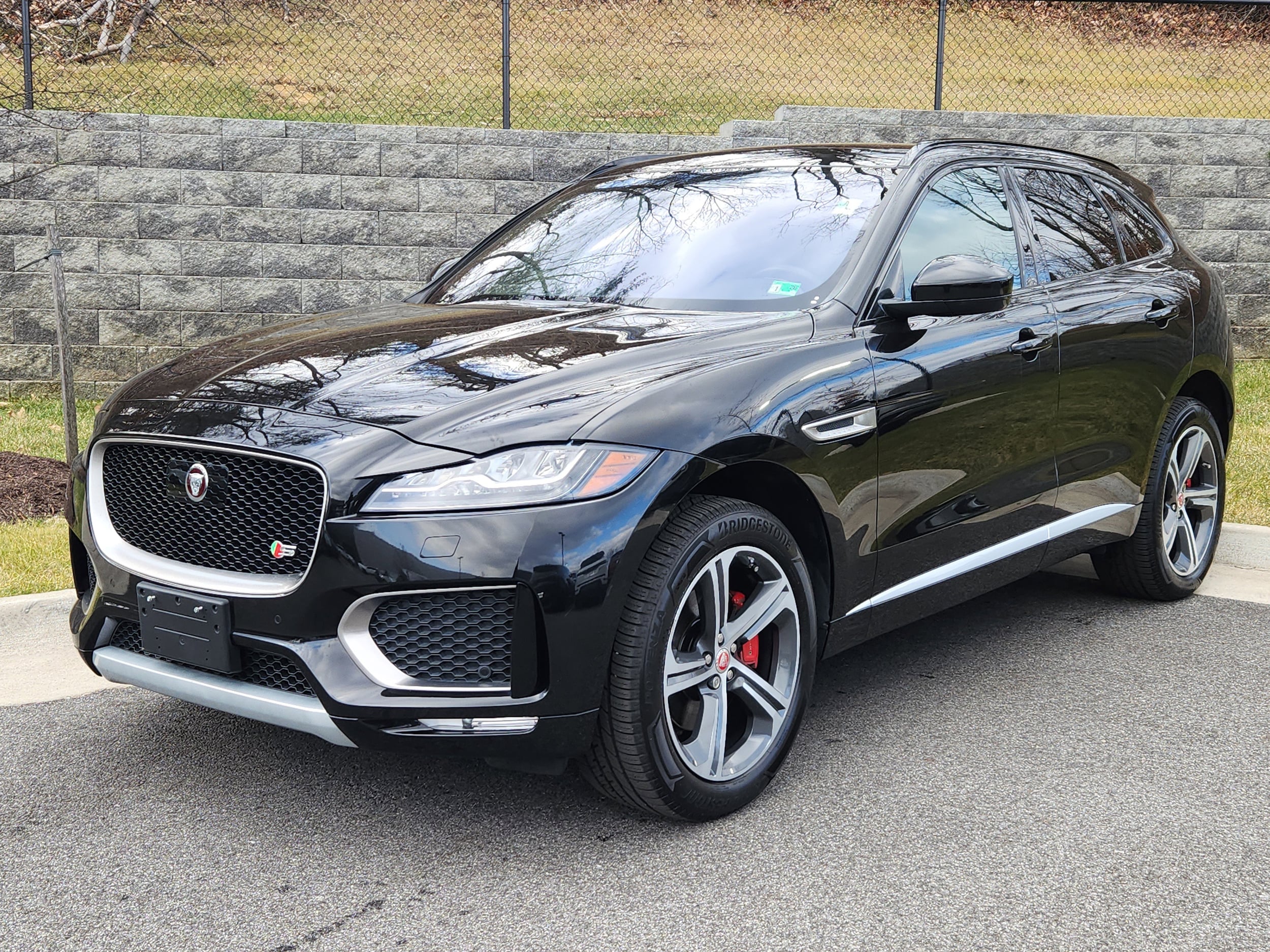 2019 Jaguar F-Pace S's photo