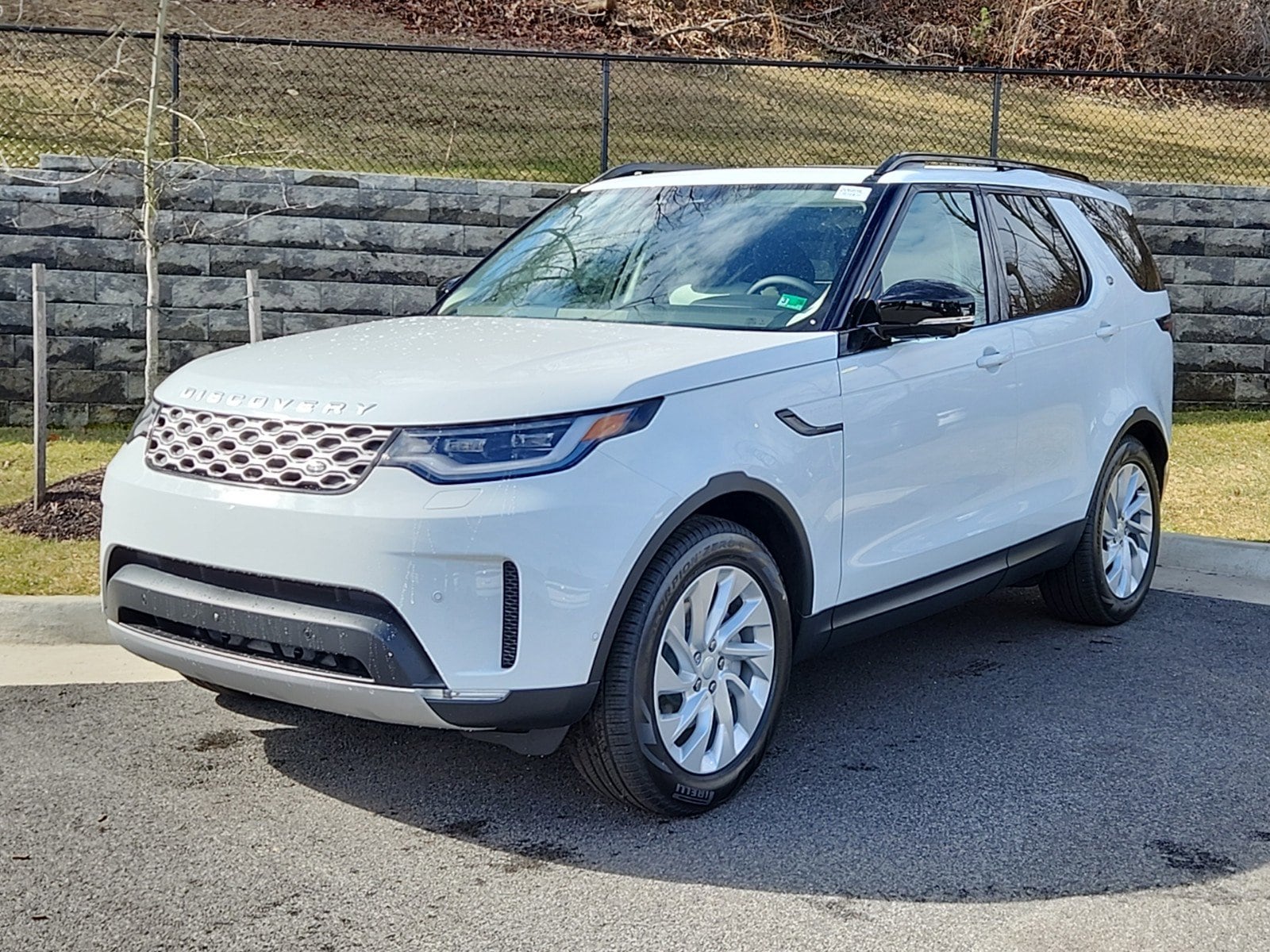 2025 Land Rover Discovery S's photo